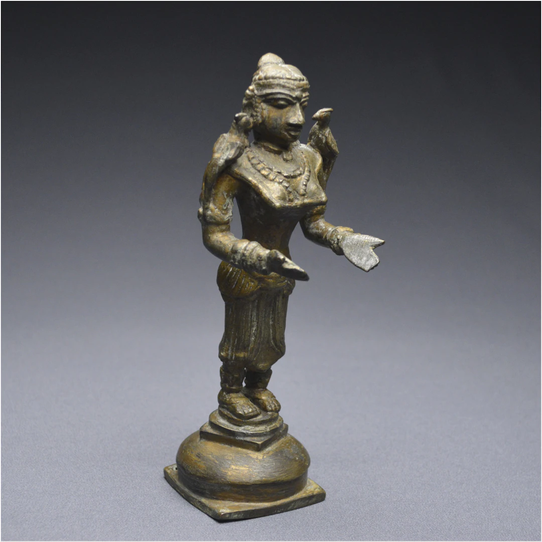 Inde, XIXème siècle, Statuette en bronze représentant Lakshmi