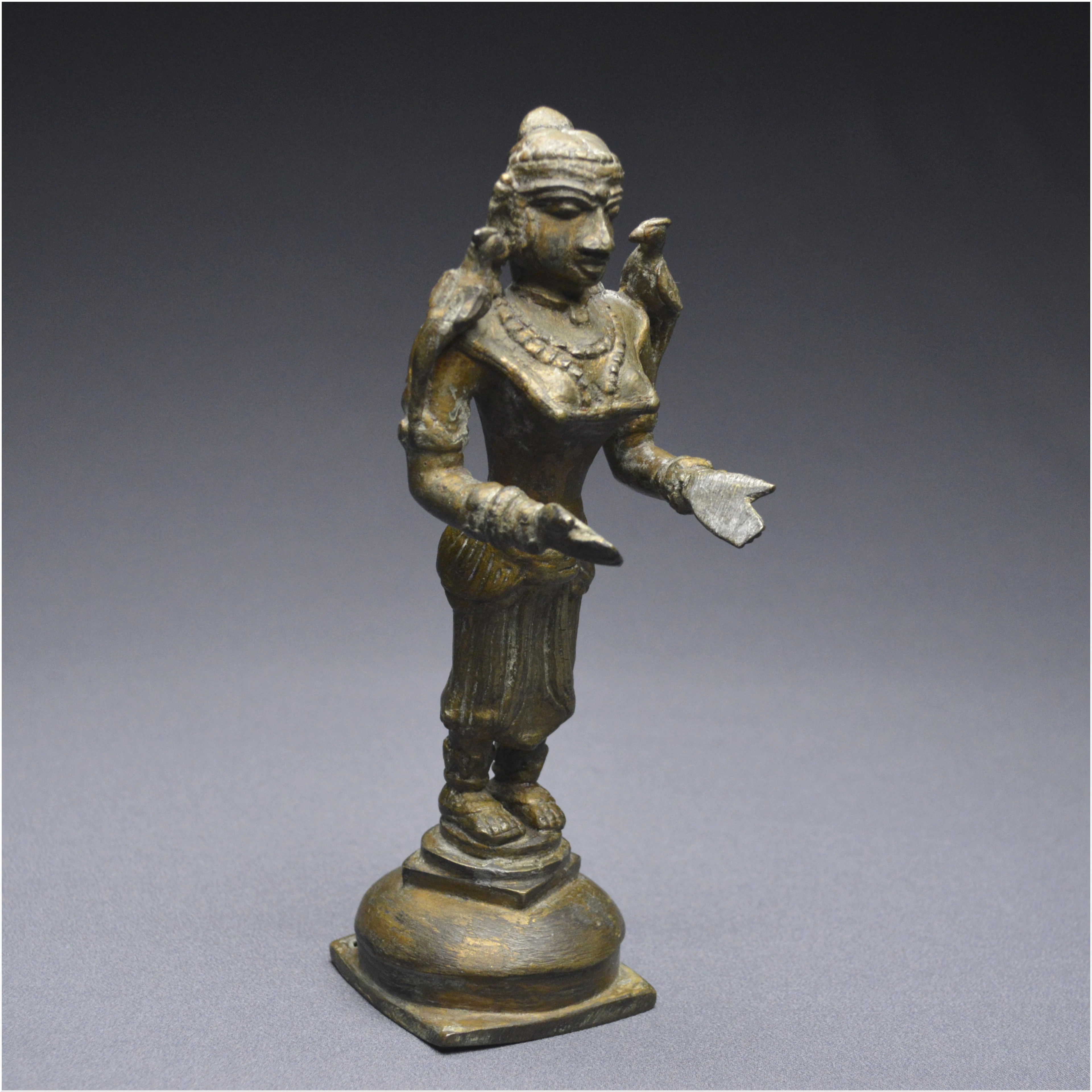 Inde, XIXème siècle, Statuette en bronze représentant Lakshmi