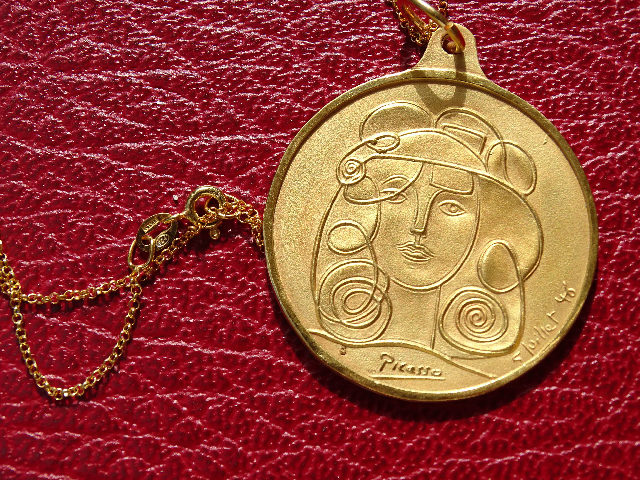Pablo Picasso (d'après), jeune fille, collier et pendentif