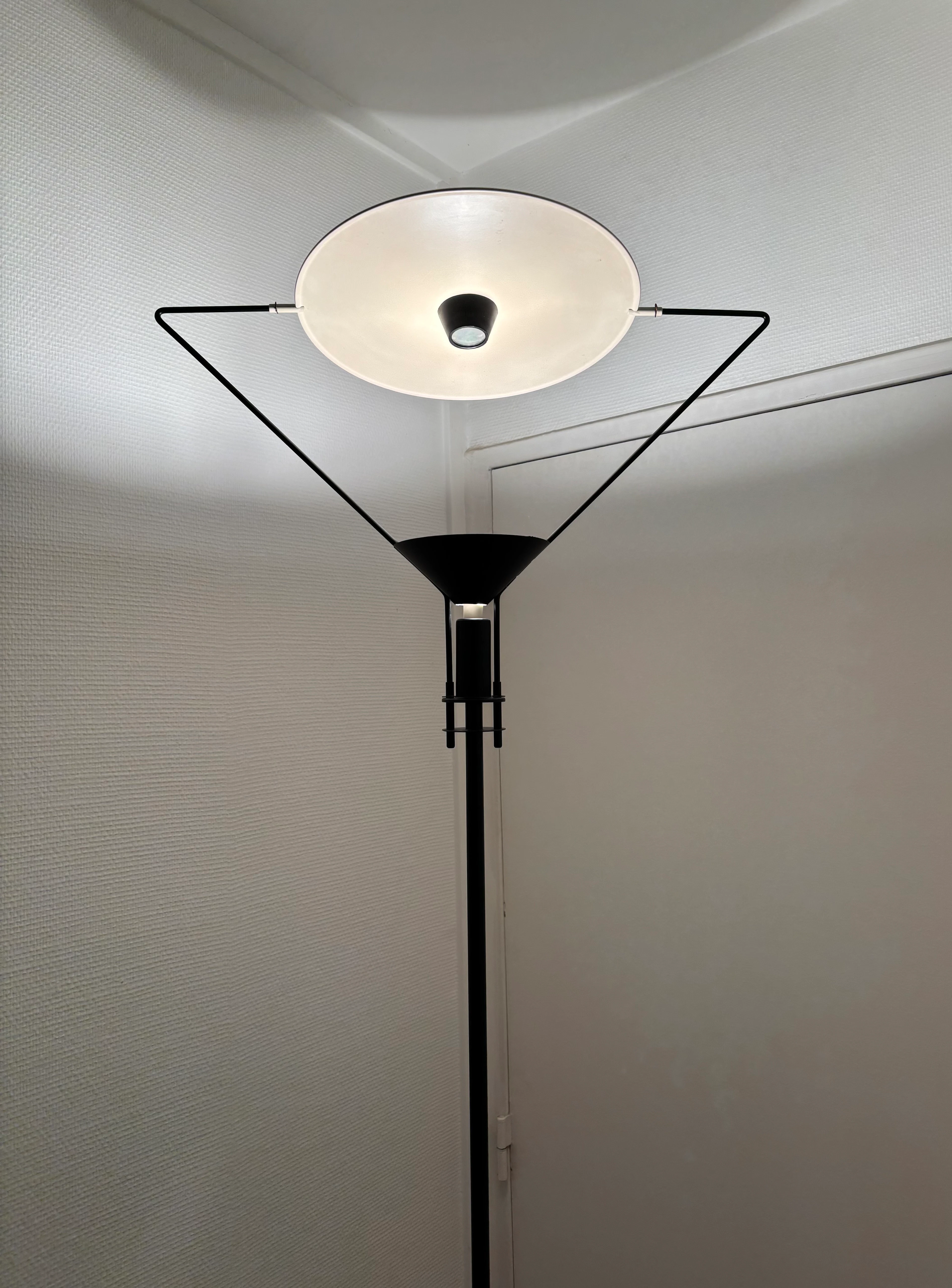 carlo Forcolini . lampadaire Polifemo . edition artemide. 1980