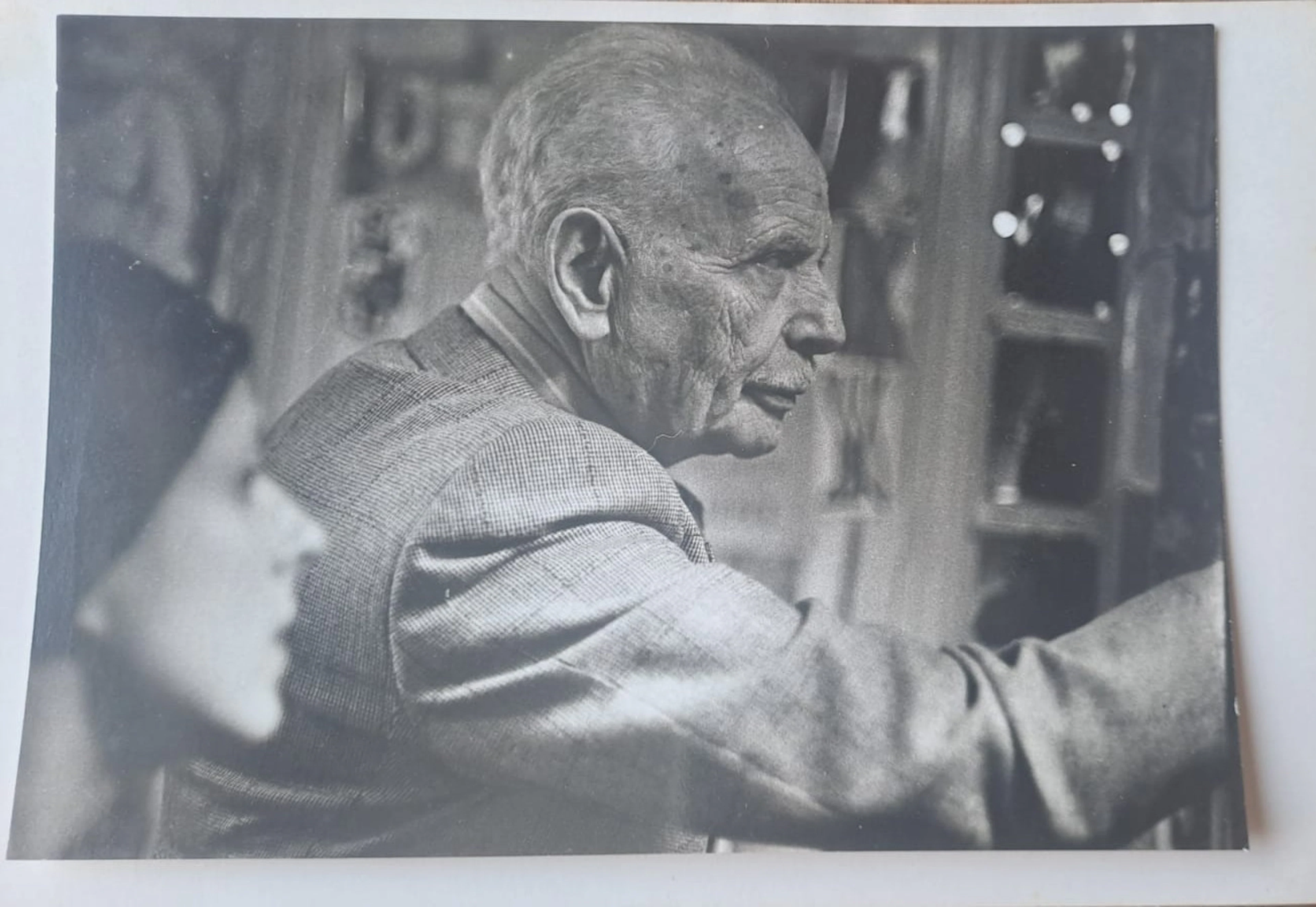 Daniel Wallard - Louis Aragon, rue de Varennes 1978 - Tirage argentique