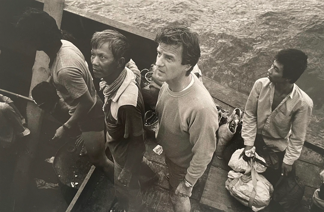 José Nicolas - Bernard Kouchner en Mer de Chine 1987 - Tirage argentique
