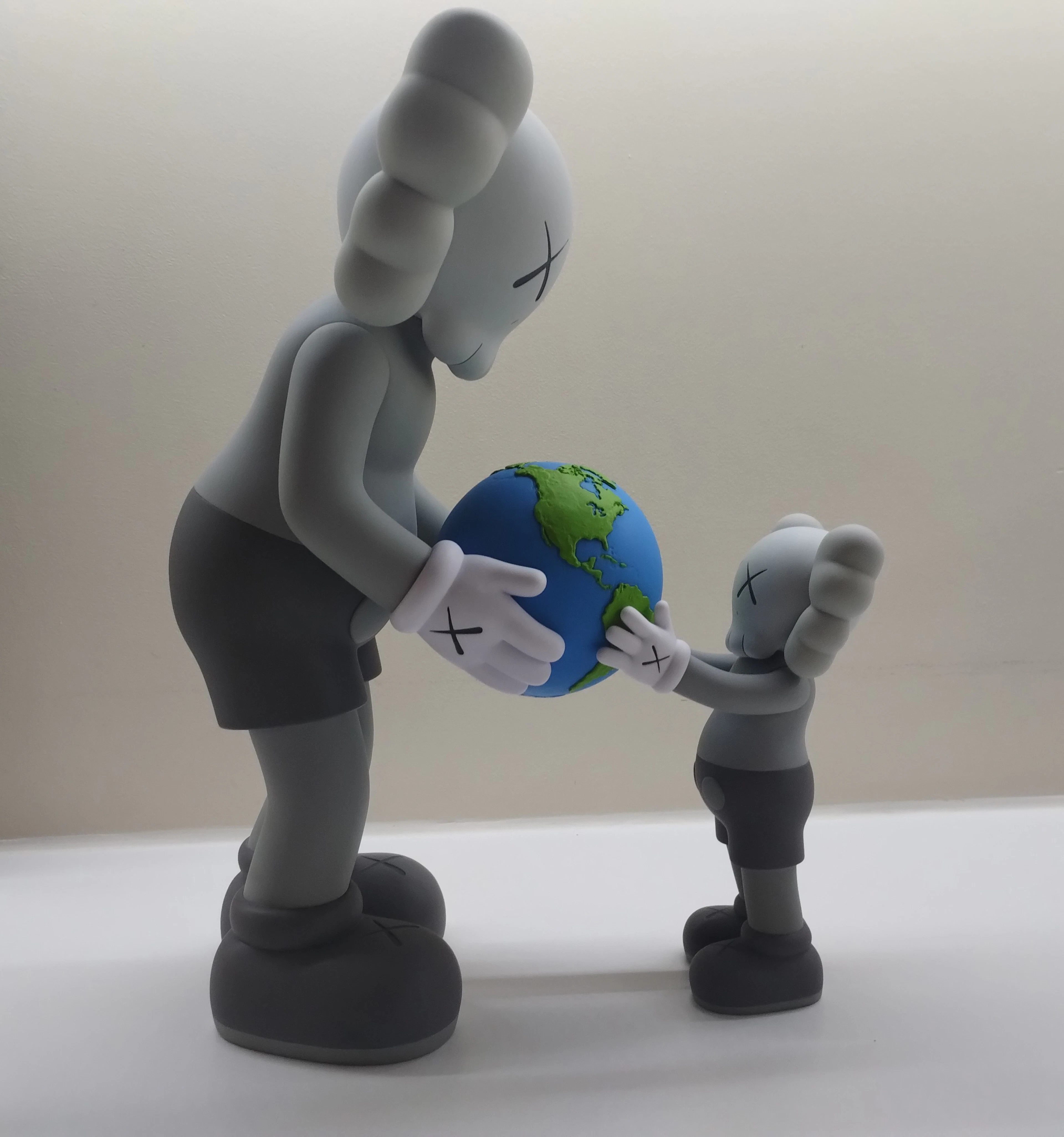 KAWS - Kaws the promise - Grey 2022