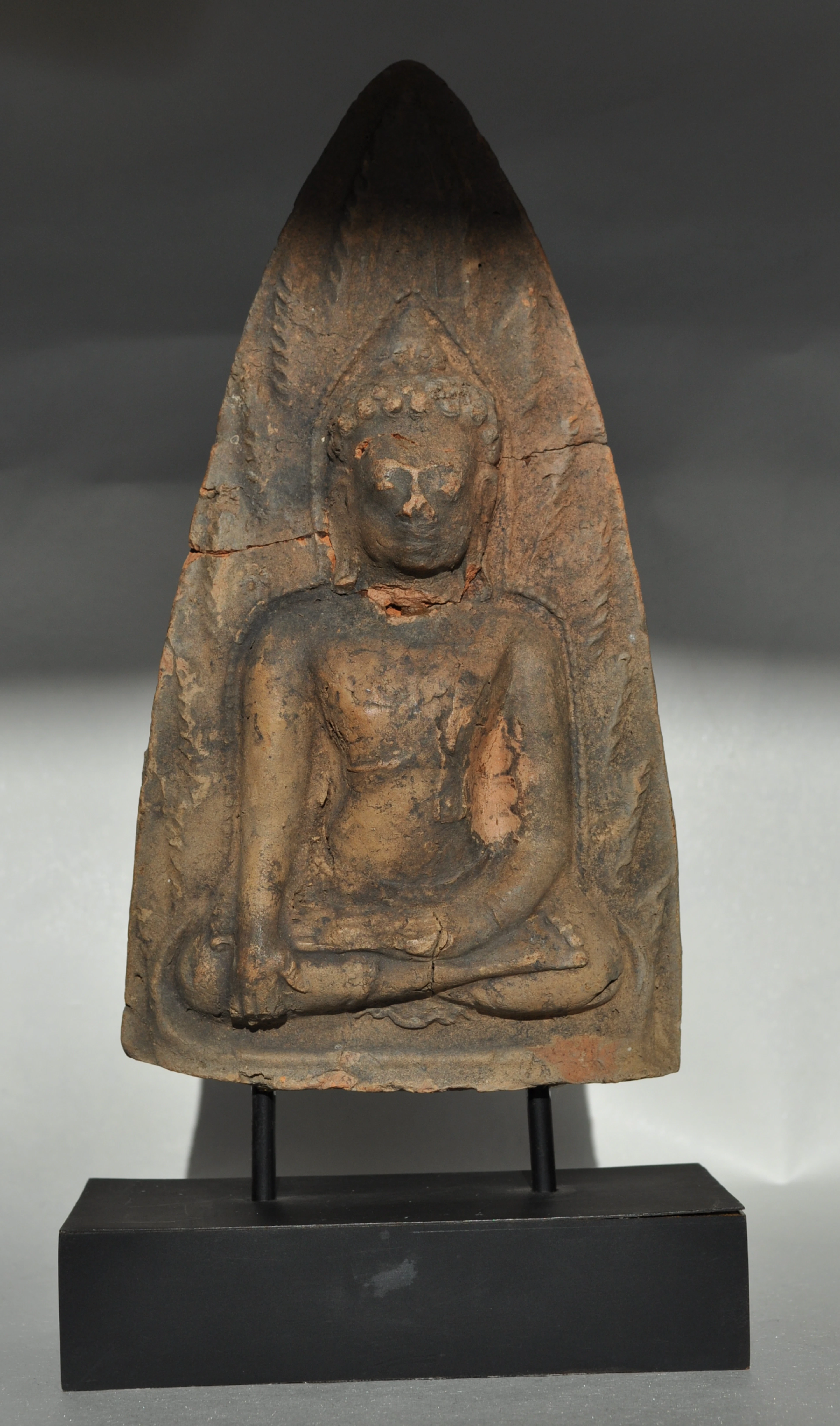 Thaïlande - Epoque DVÂRAVATÎ - Stèle Bhouddha