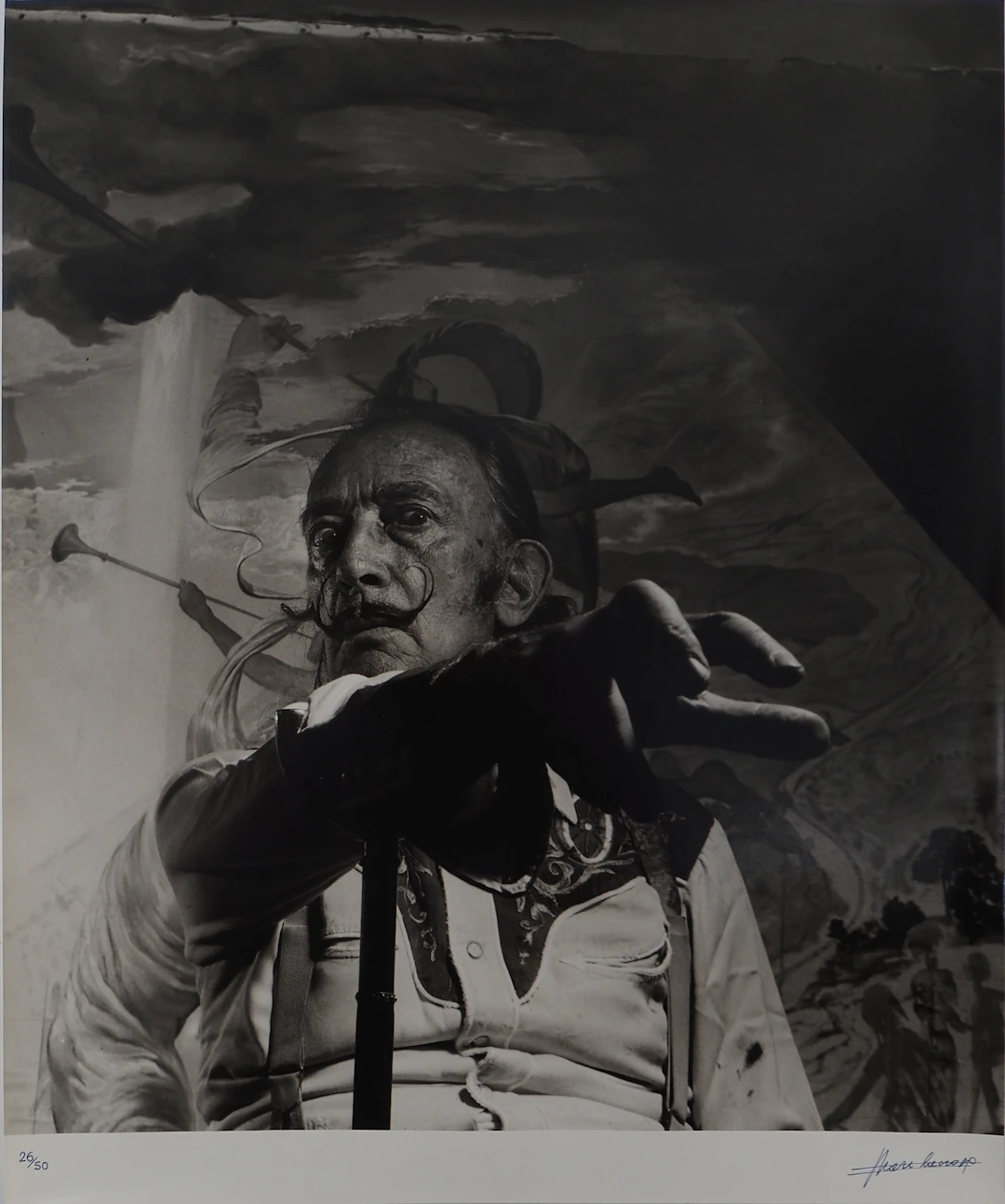 Marc LACROIX : Dali devant une toile, Photographie originale signée