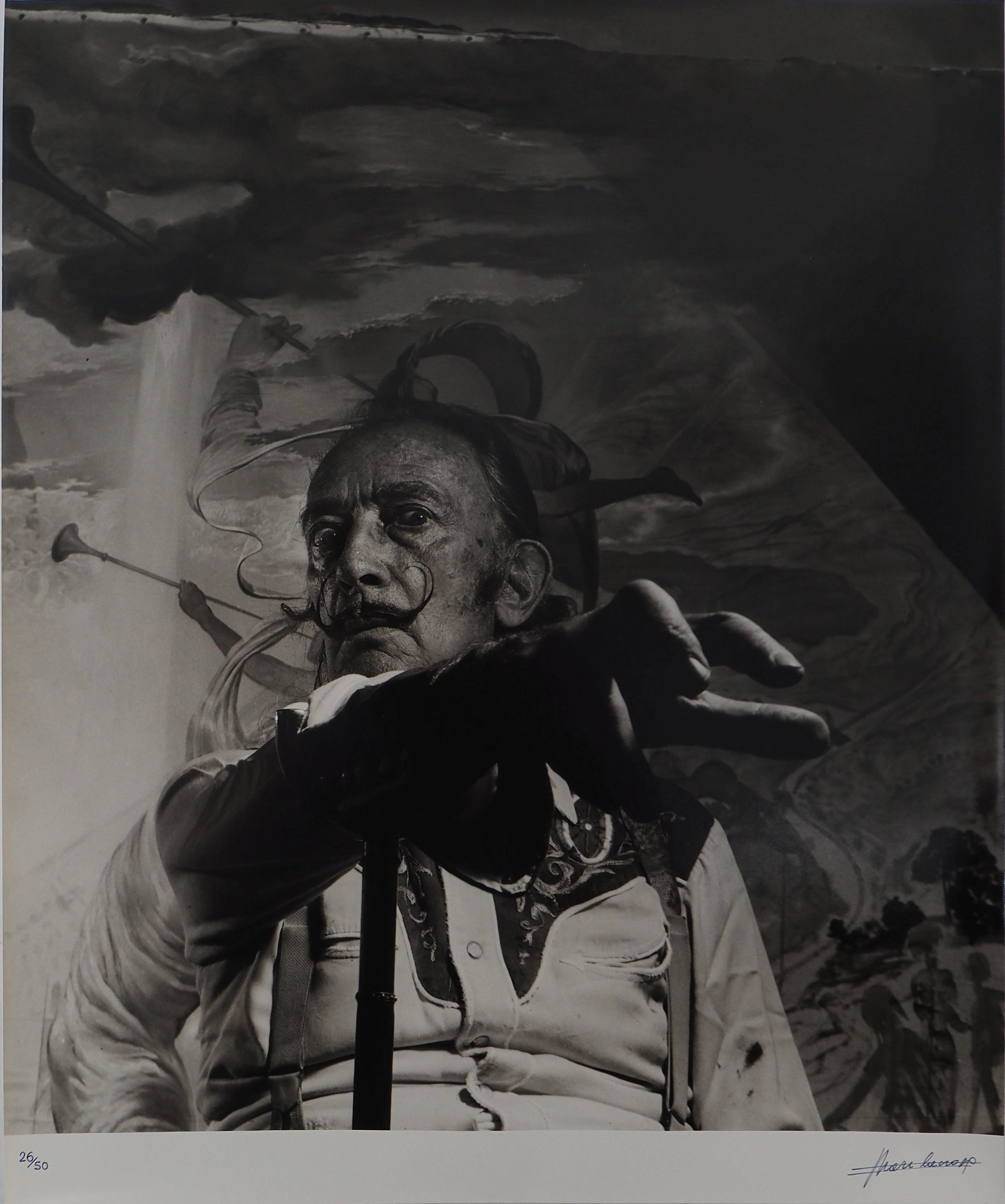 Marc LACROIX : Dali devant une toile, Photographie originale signée