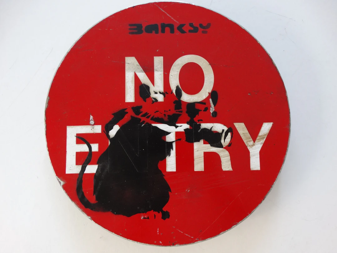 Banksy (attribué à) -Panneau, circa 2006, Pochoir