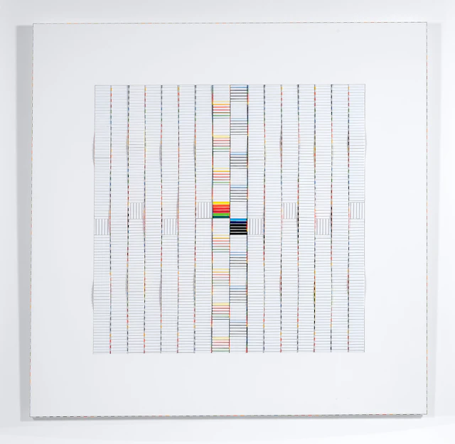 Françoise Luciani . Carré blanc ondulé. collage papiers sur carton