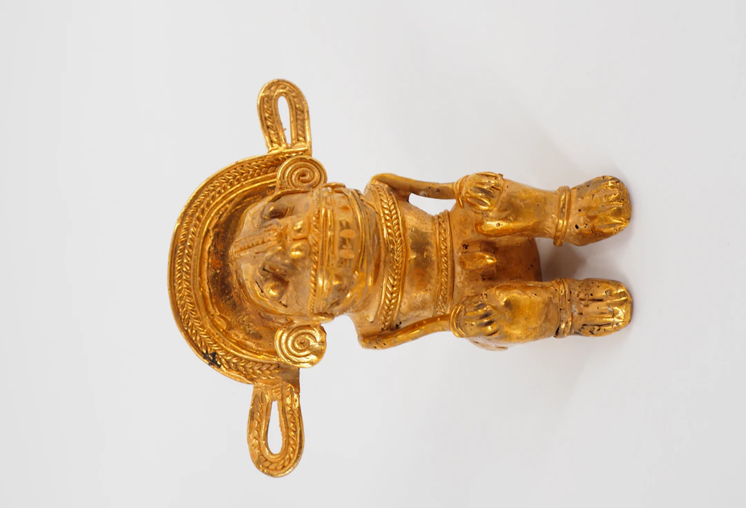 COLOMBIE Civilisation Taïrona - Shaman assis - Statuette en or tumbago