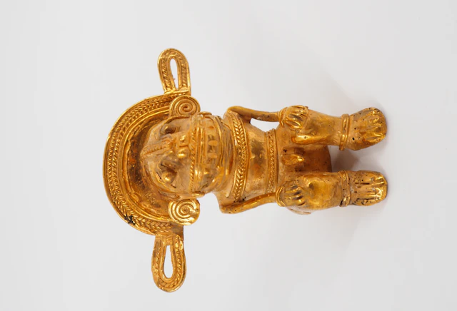 COLOMBIE Civilisation Taïrona - Shaman assis - Statuette en or tumbago