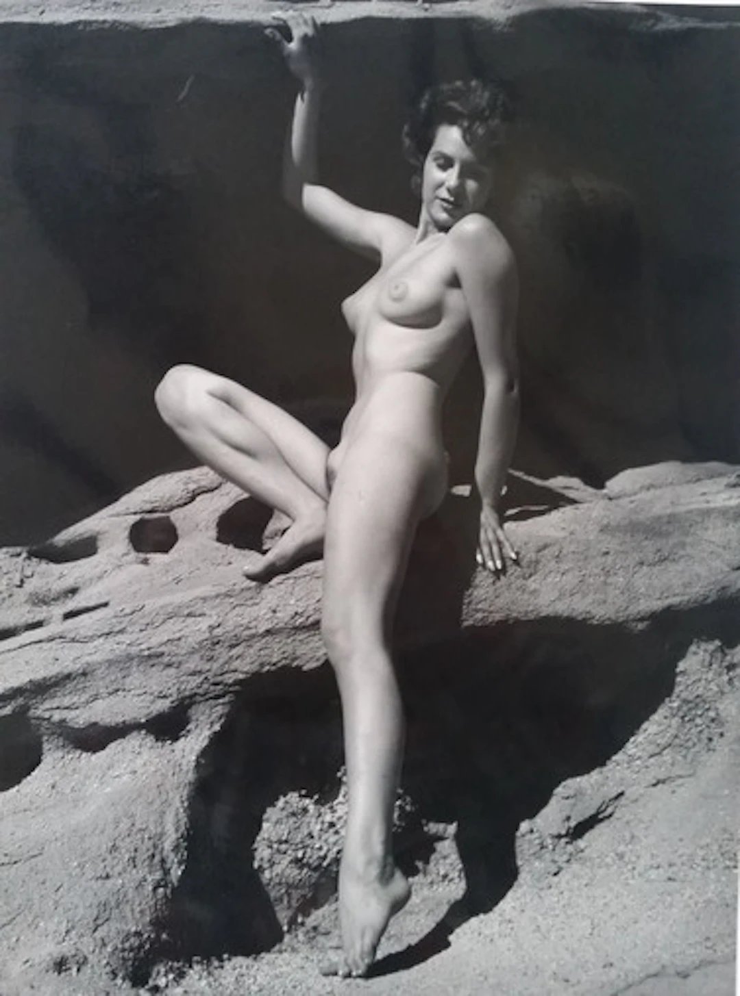 André de Dienes - Nu assise sur Rocher, 1960, Photographie