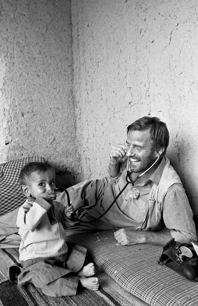 José Nicolas - Bernard Kouchner, Afghanistan, 1984 - Tirage argentique