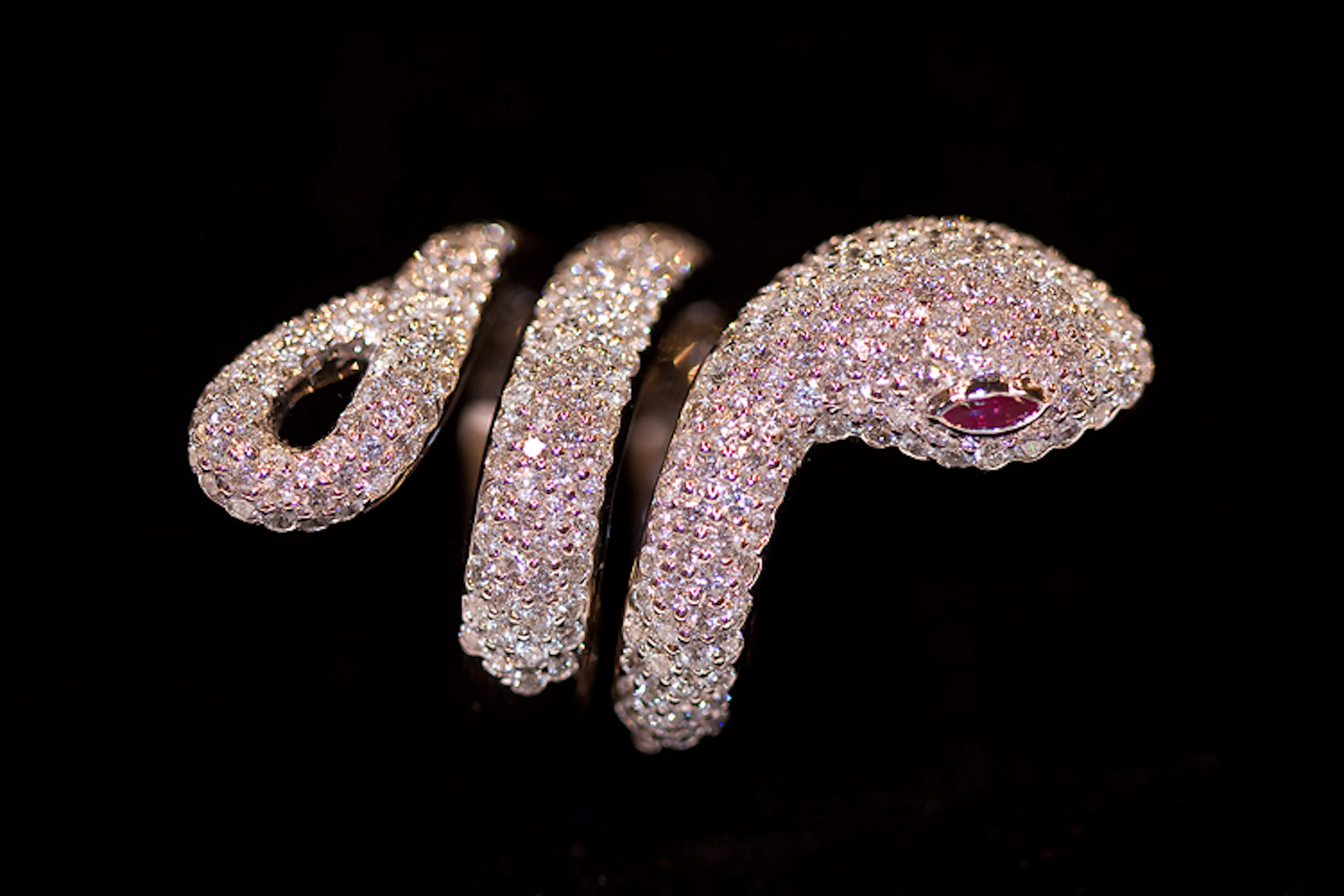 Bague Serpent en or blanc et pavage de diamants
