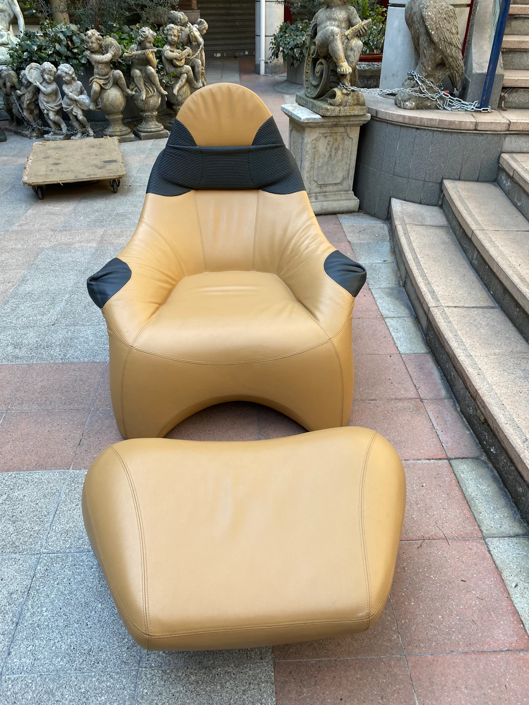 Marc SADLER - Fauteuil et ottoman - Modèle Poggiapiedé Hal, 1997