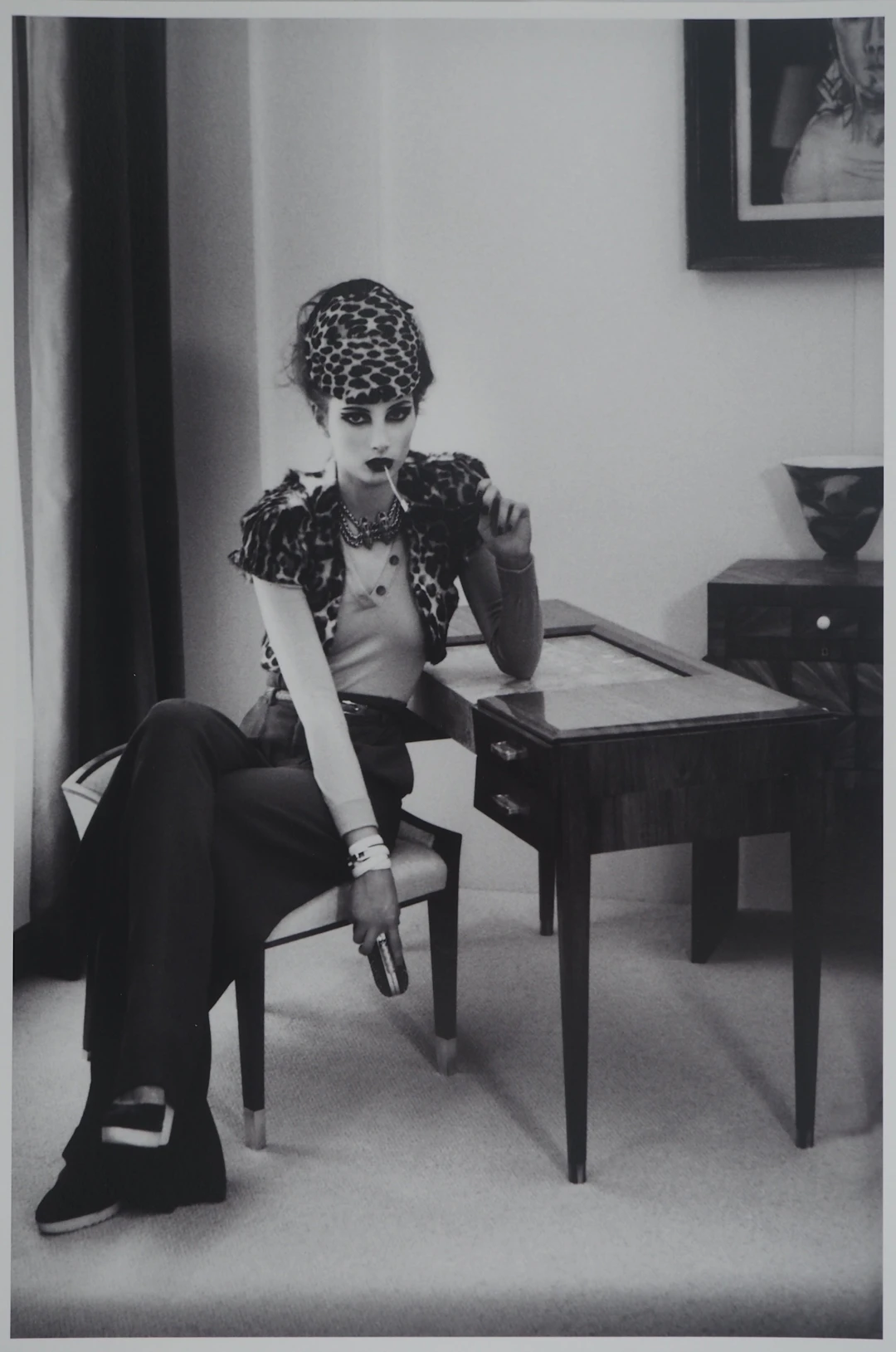 Irina IONESCO : Jeune femme à l'imprimé léopard, Tirage argentique original