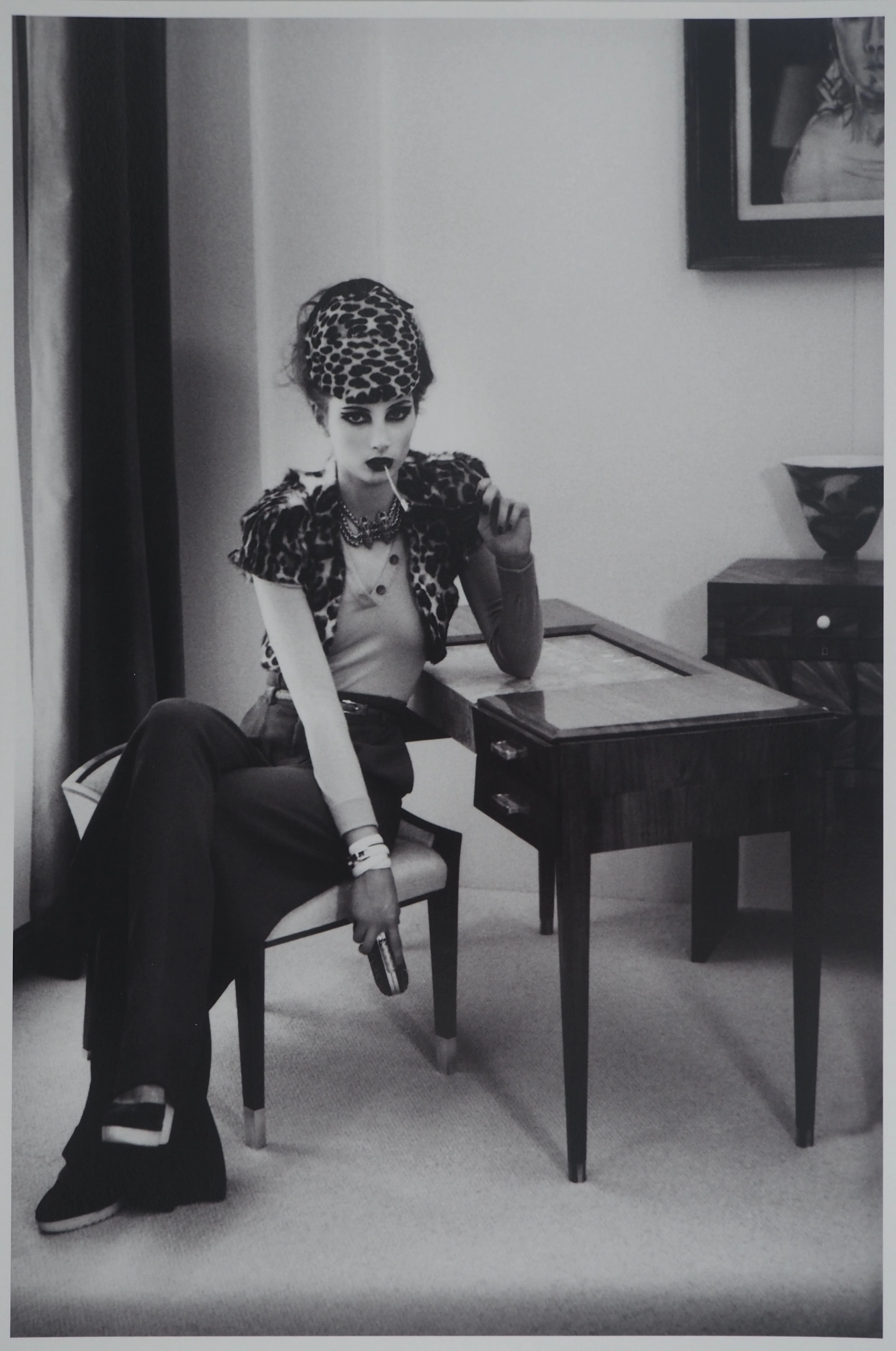 Irina IONESCO : Jeune femme à l'imprimé léopard, Tirage argentique original
