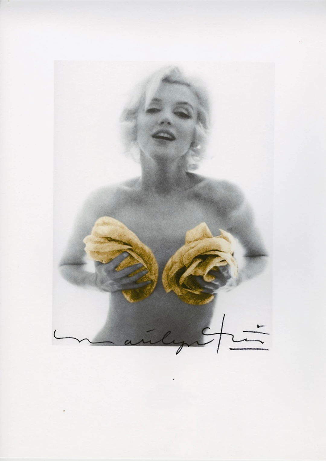 Bert STERN - Marilyn Monroe yellow roses, 2012 - Photographie signée