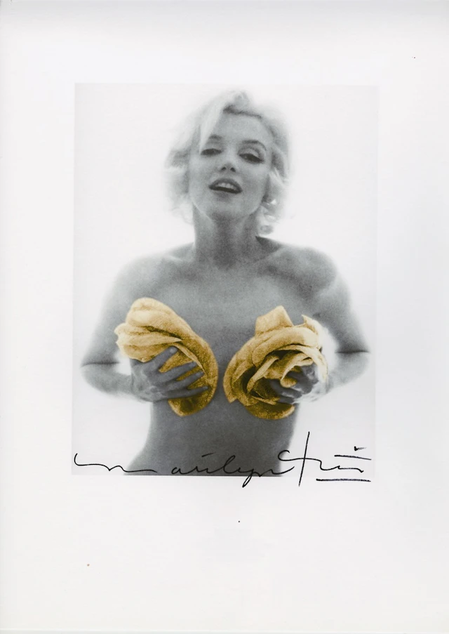 Bert STERN - Marilyn Monroe yellow roses, 2012 - Photographie signée
