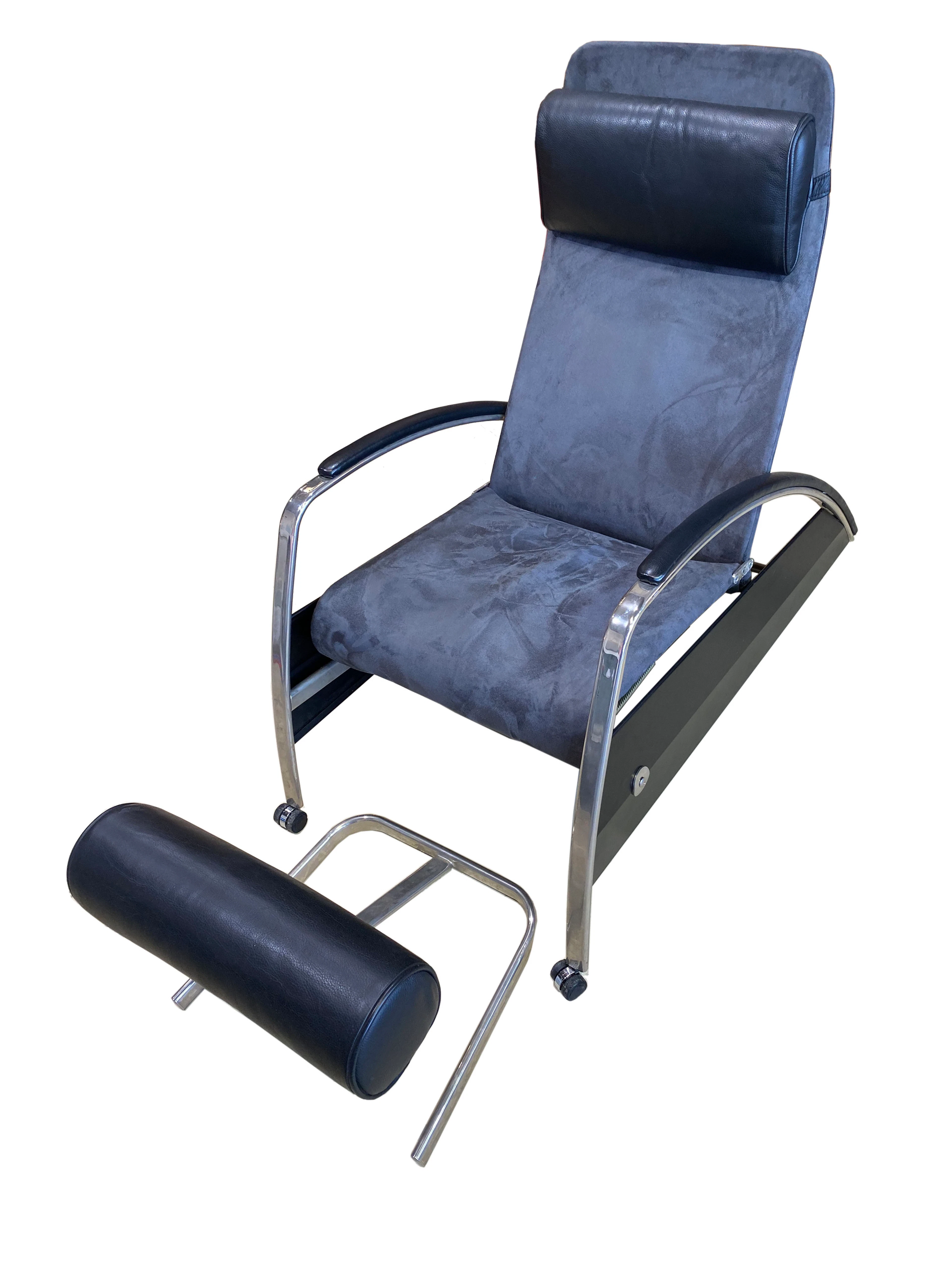 Jean PROUVE - Fauteuil - "Grand repos" et repose pieds, circa 1980
