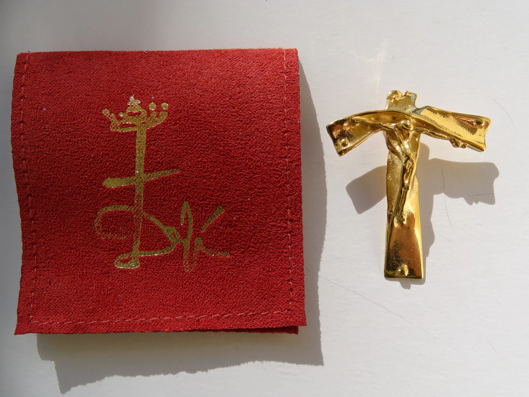 Salvador DALI (d’après) - Christ de Saint Jean de la Croix - Collier