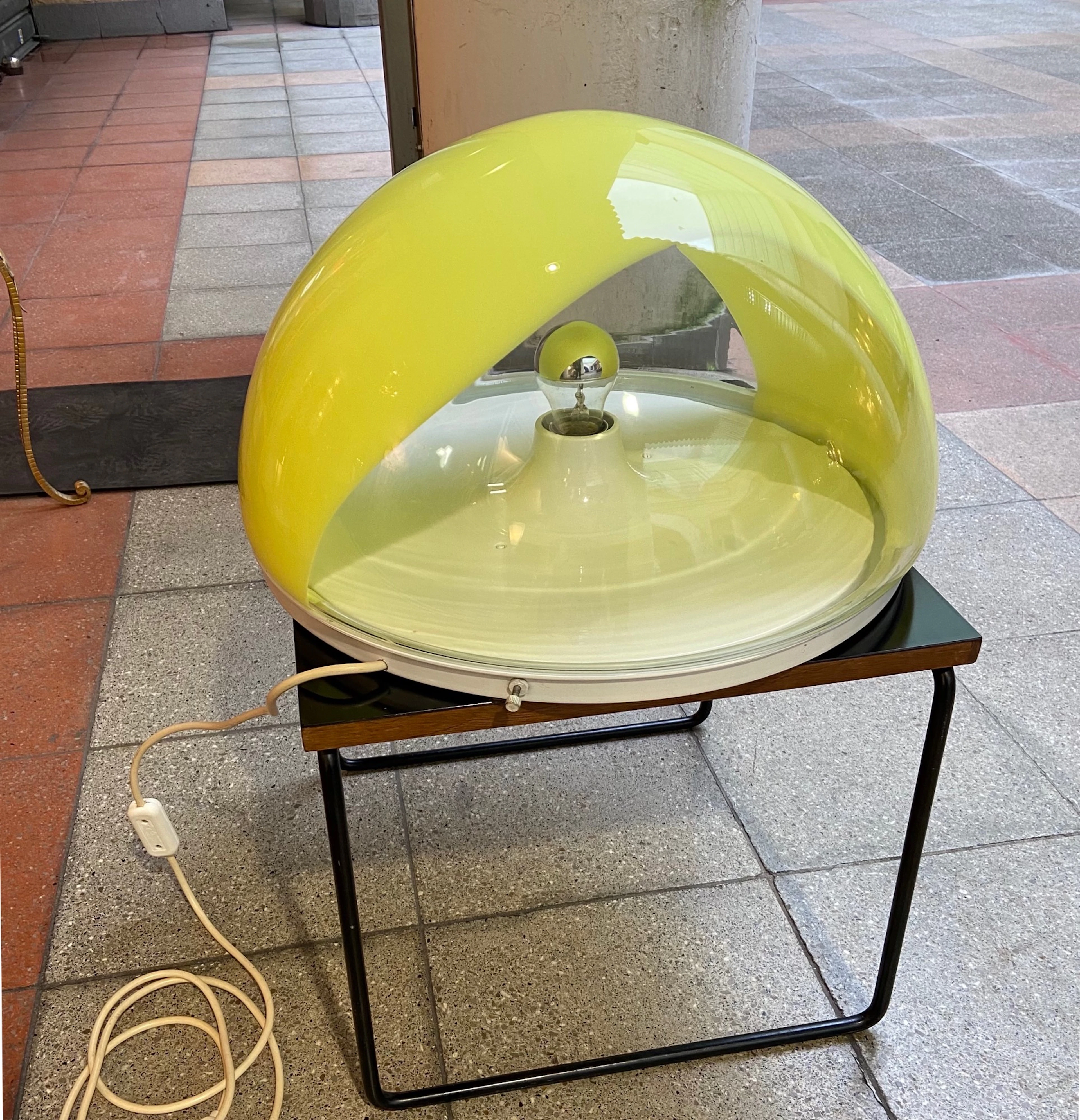 Mazzega - Lampe de table jaune, vers 1970