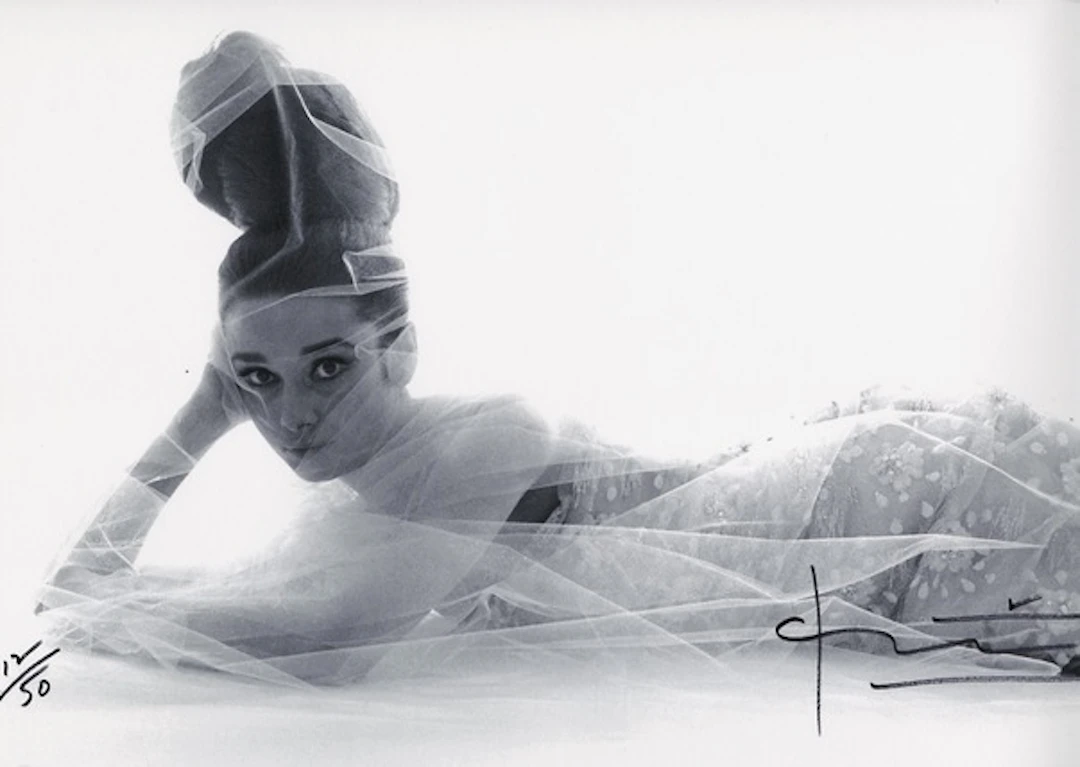 Bert STERN - Audrey Hepburn Laying Down, 2007, Photographie signée