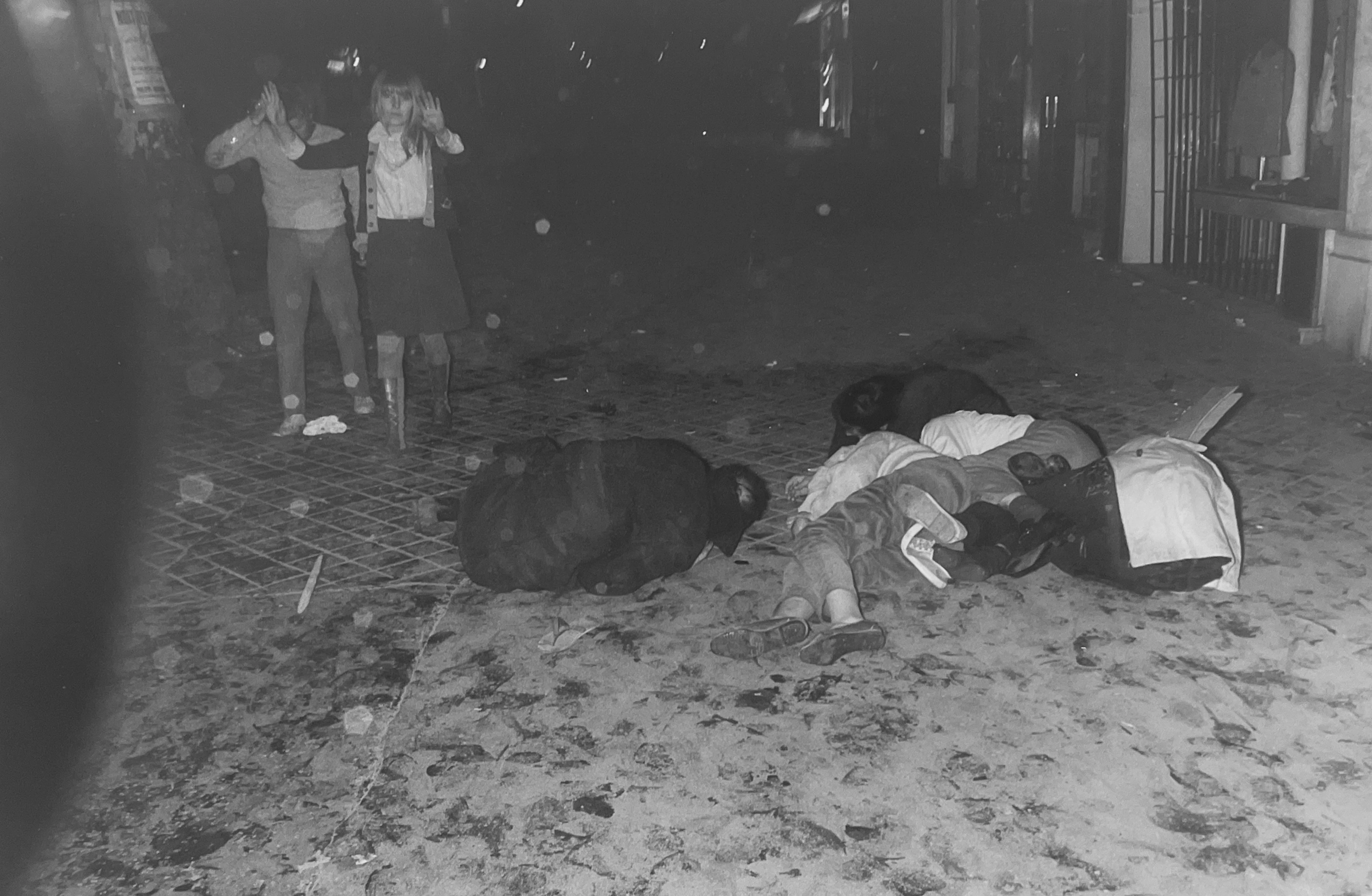 Reporters associes - Manifestants blessés, Mai 68 - Tirage argentique
