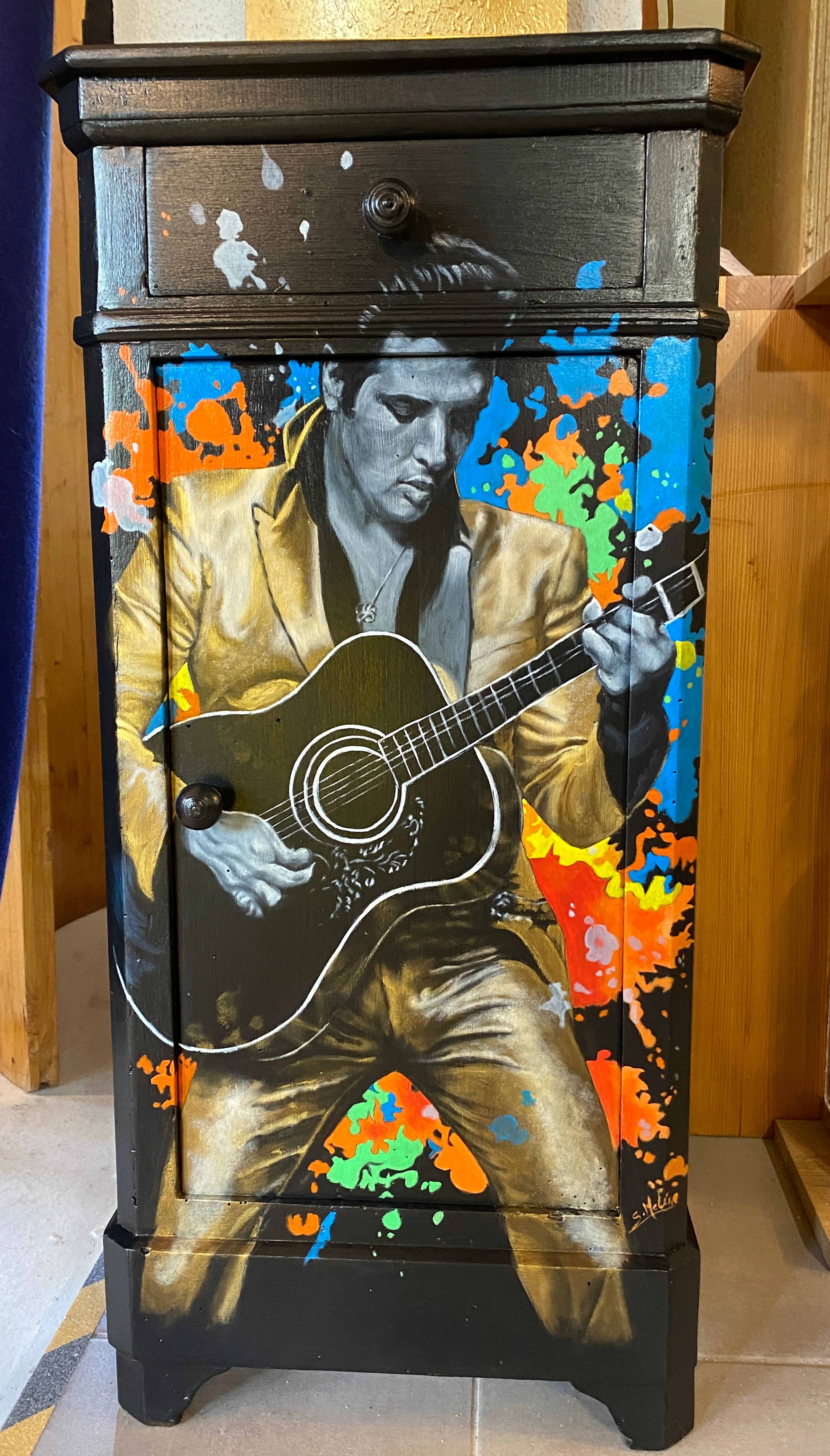 Sandra Melin . chevet Elvis. acrylique sur pin