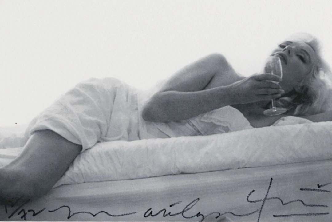 Bert STERN - Marilyn wine on the bed, 2009 - Photographie signée