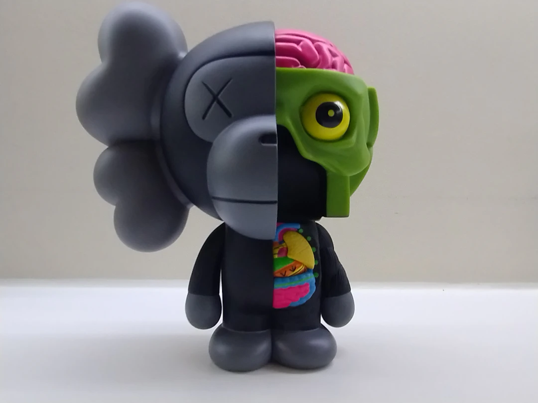 KAWS - KAWS BAPE figurine en vinyle Baby Milo disséquée Black 2011