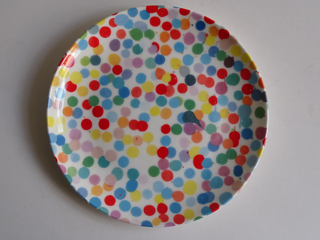 Damien Hirst - Assiette à pois sur toute la surface