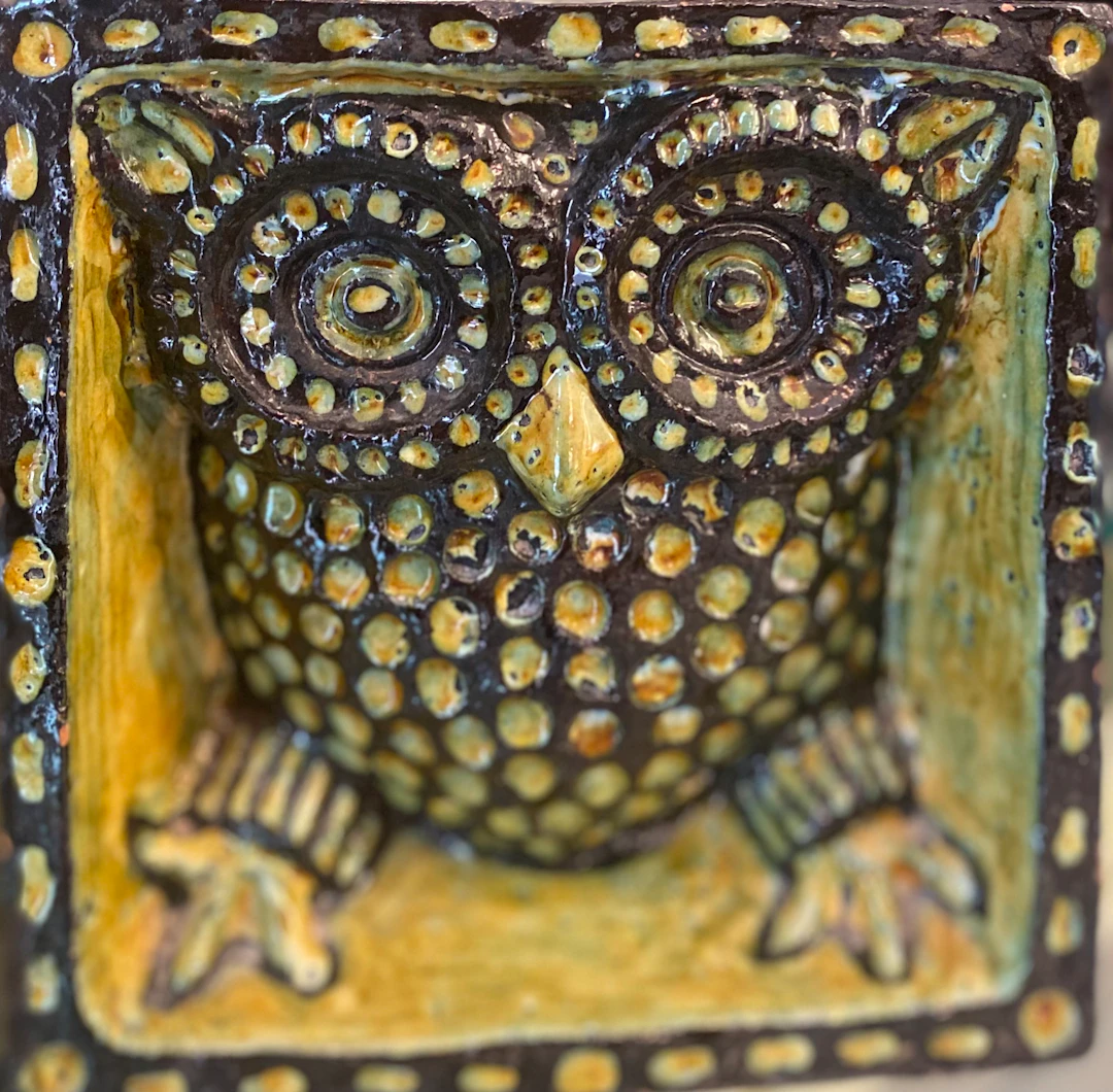 Sculpture cubique Hibou - Terre rouge émaillée