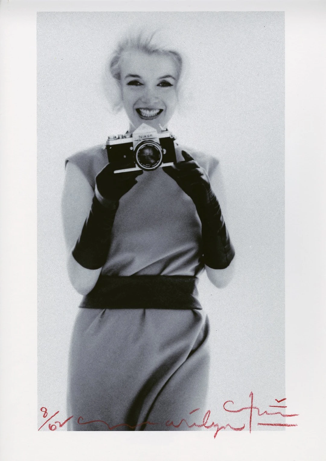 Bert STERN - Marilyn with Bert’s Nikon, 2011 - Photographie signée
