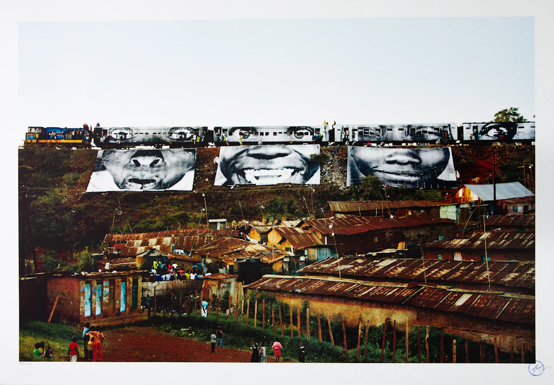 JR : Action in Kibera Slum, 2009 - Lithographie originale signée