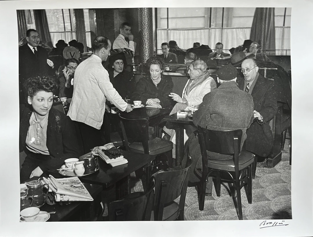 BRASSAÏ - Pablo Picasso au café de Flore, 1939 - Tirage argentique, signé