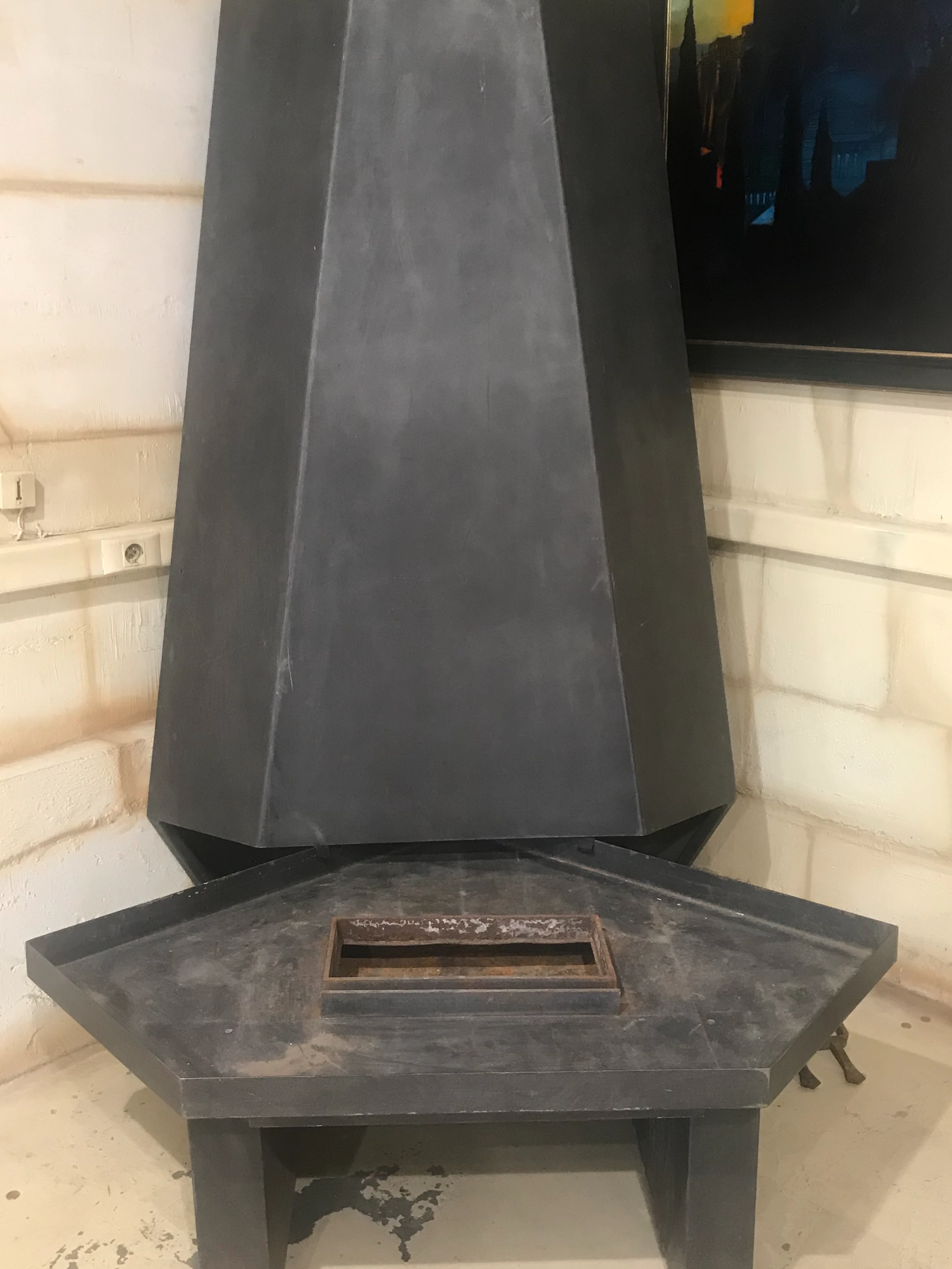 Charlotte PERRIAND - Cheminée d’angle hôtel des 3 arcs Les arcs - 1969
