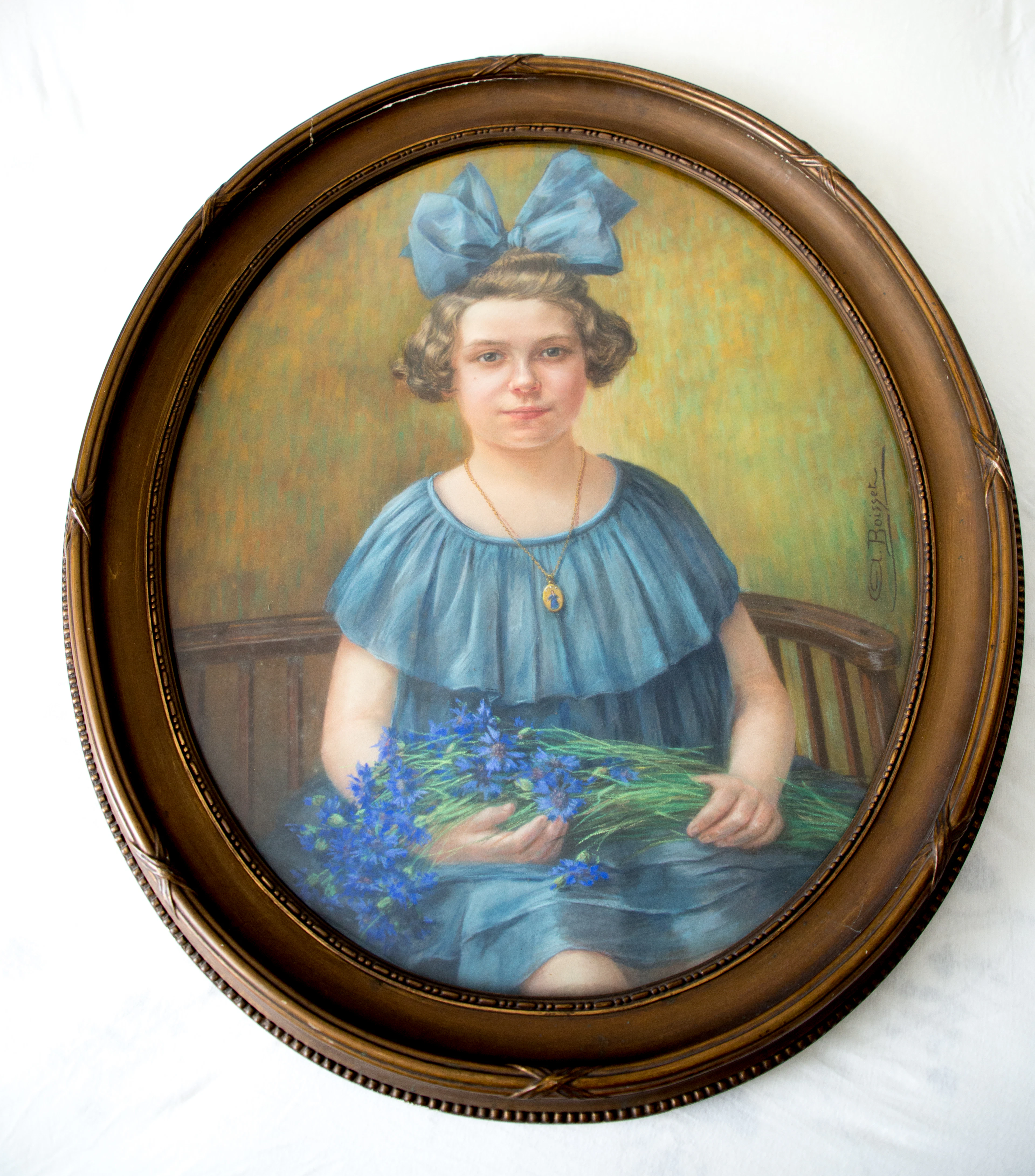 Aline Boisset . jeune fille au bouquet bleu .pastel sur papier .vers 1940