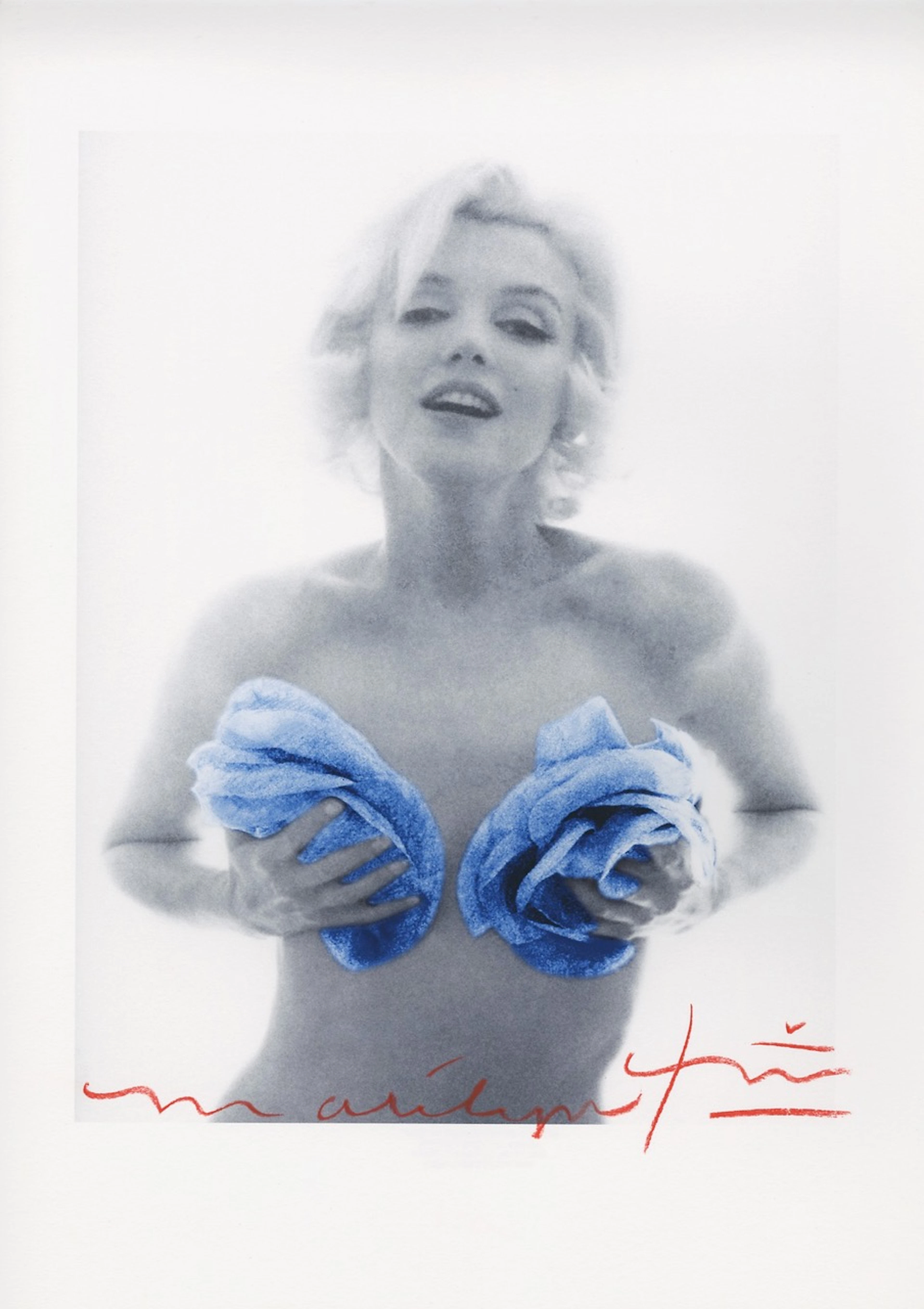 Bert STERN - Marilyn Monroe blue classic roses, 2011 - Photographie signée