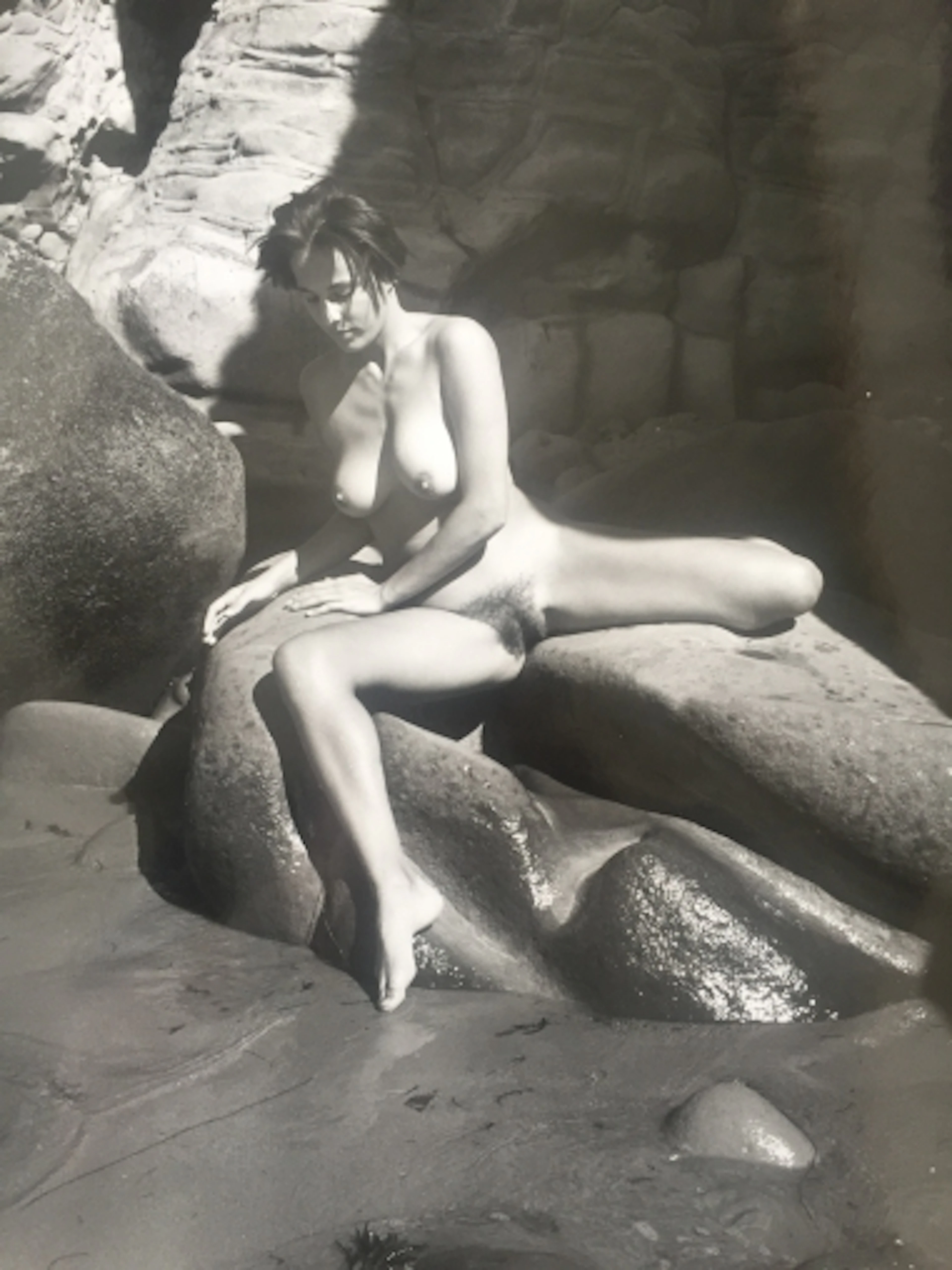 André de DIENES - Nu au rocher, 1960 - Photographie