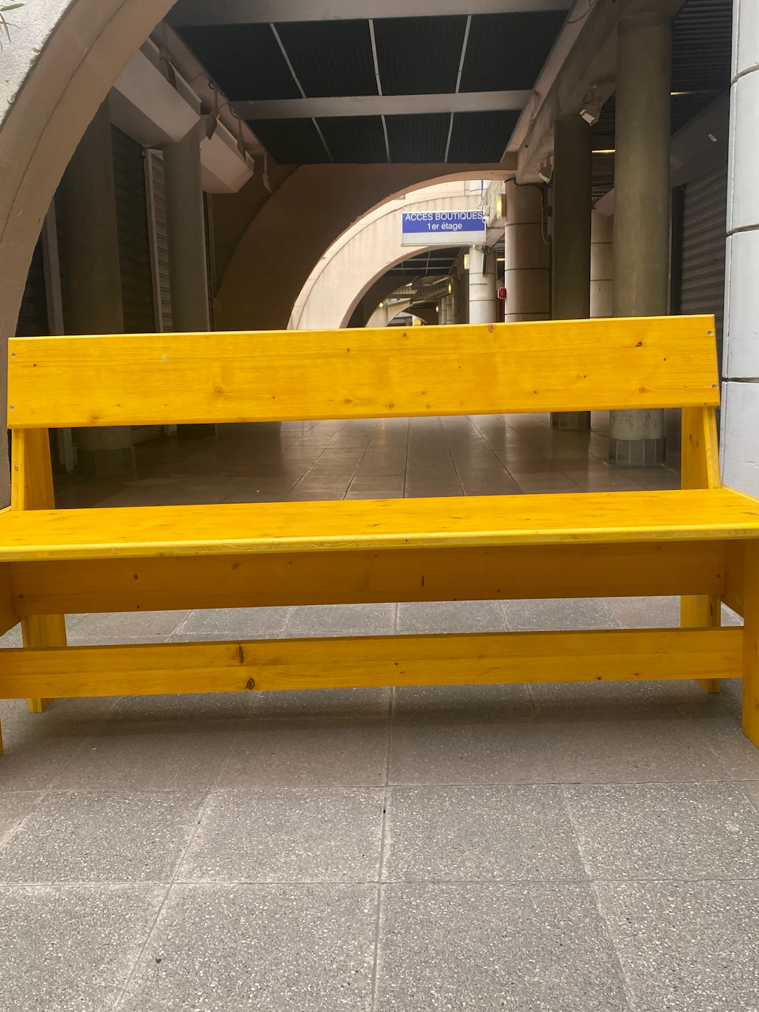 Inessa Hansch (1970) Banc dit low backrest
