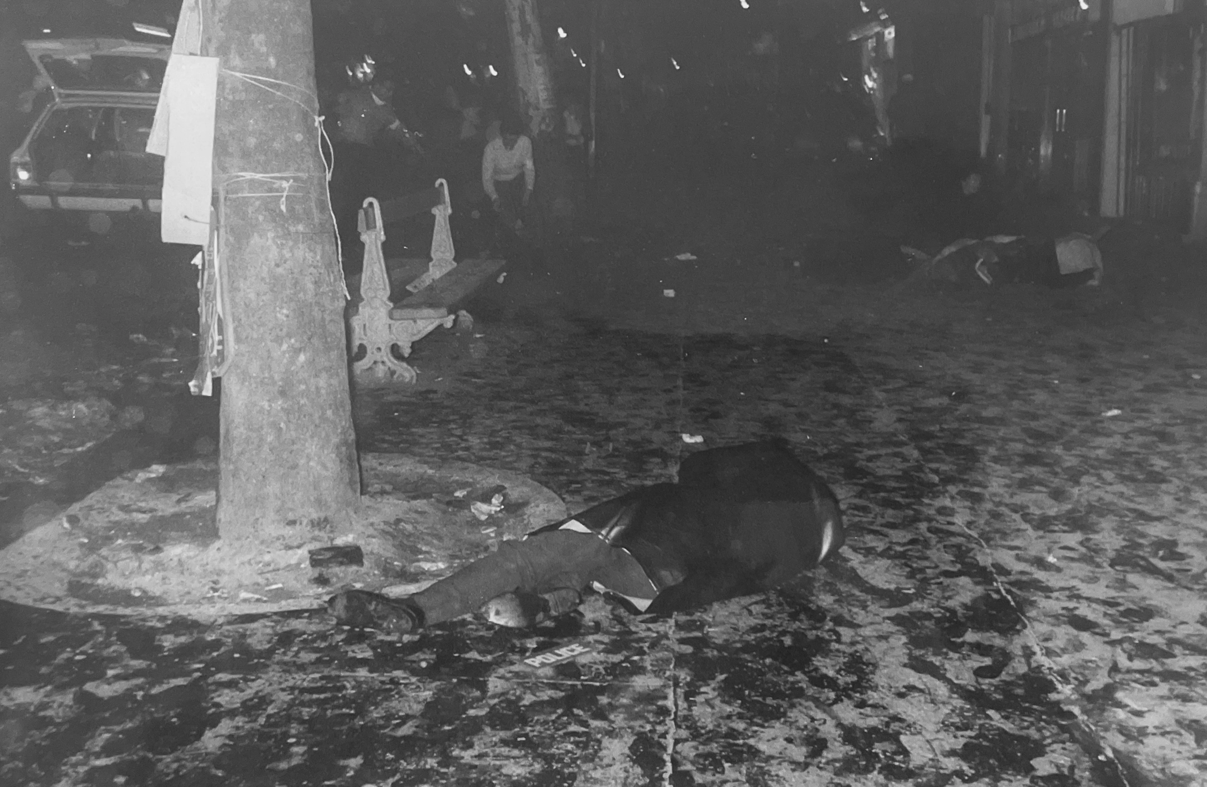 Reporters associes - Manifestants blessés, Mai 68 3 - Tirage argentique