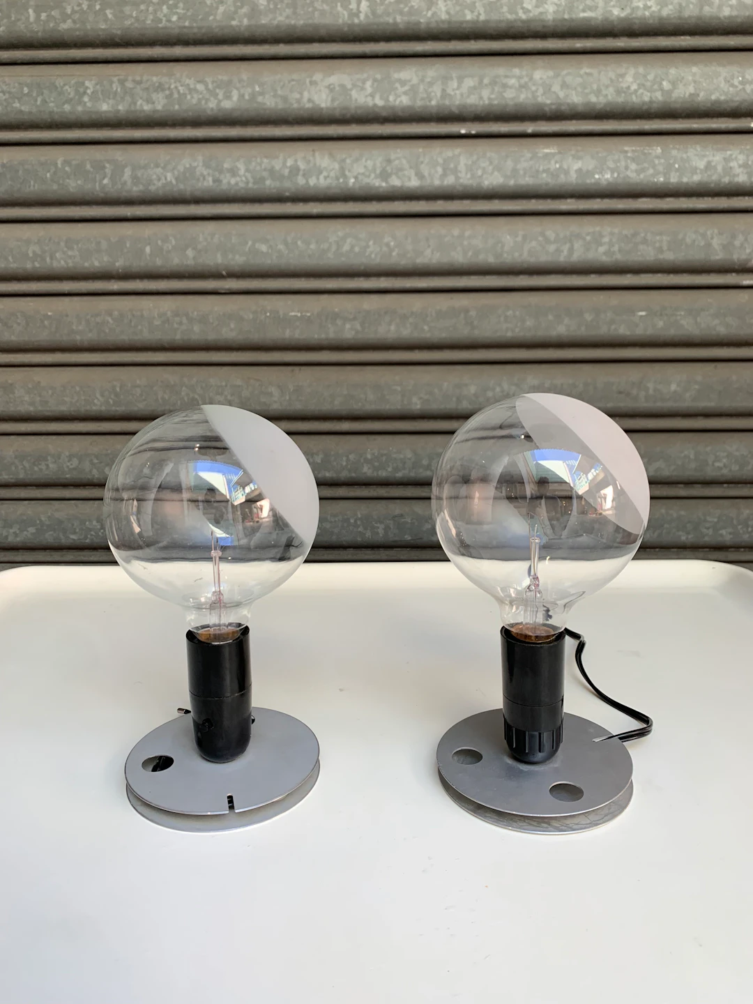 Achille CASTIGLIONI - Paire de lampes Lampadina, 1972 - verre et acier