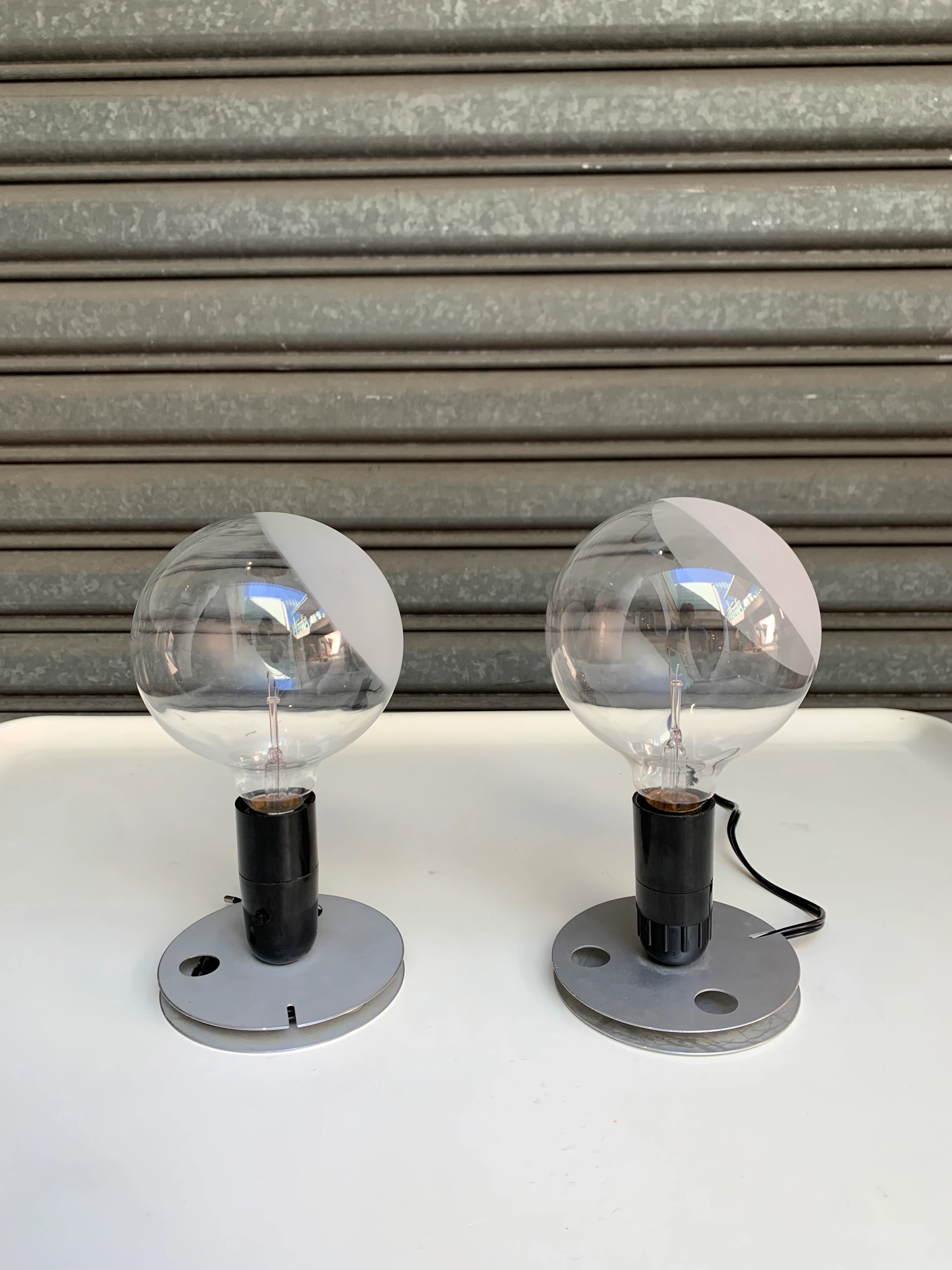 Achille CASTIGLIONI - Paire de lampes Lampadina, 1972 - verre et acier
