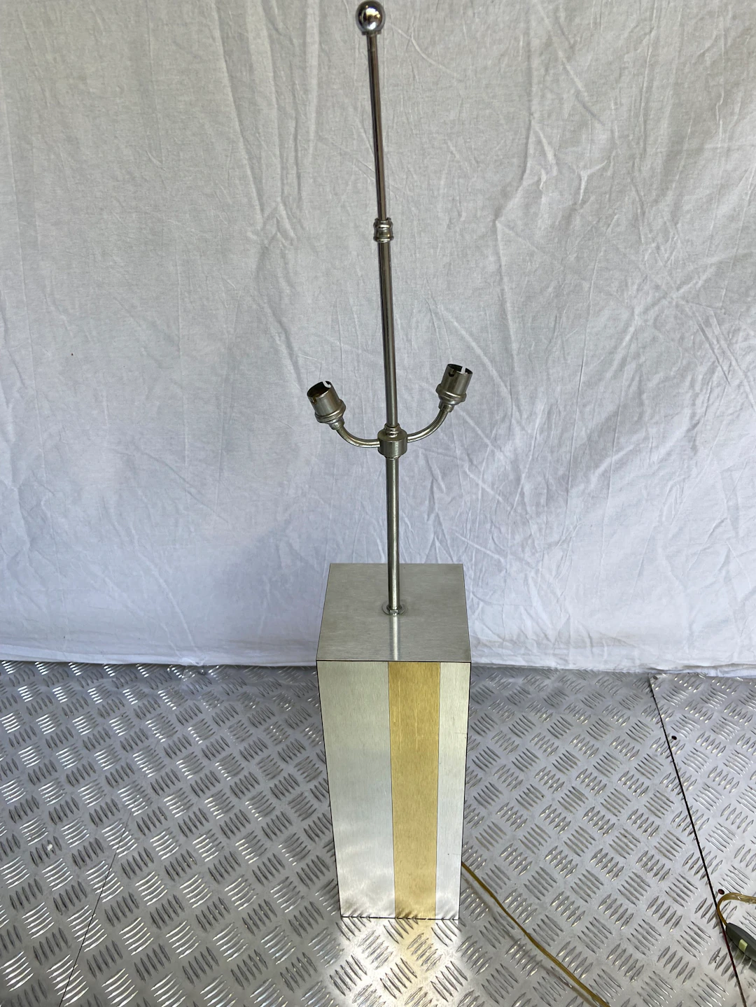 Travail Français - Lampe argentée et dorée, vers 1970