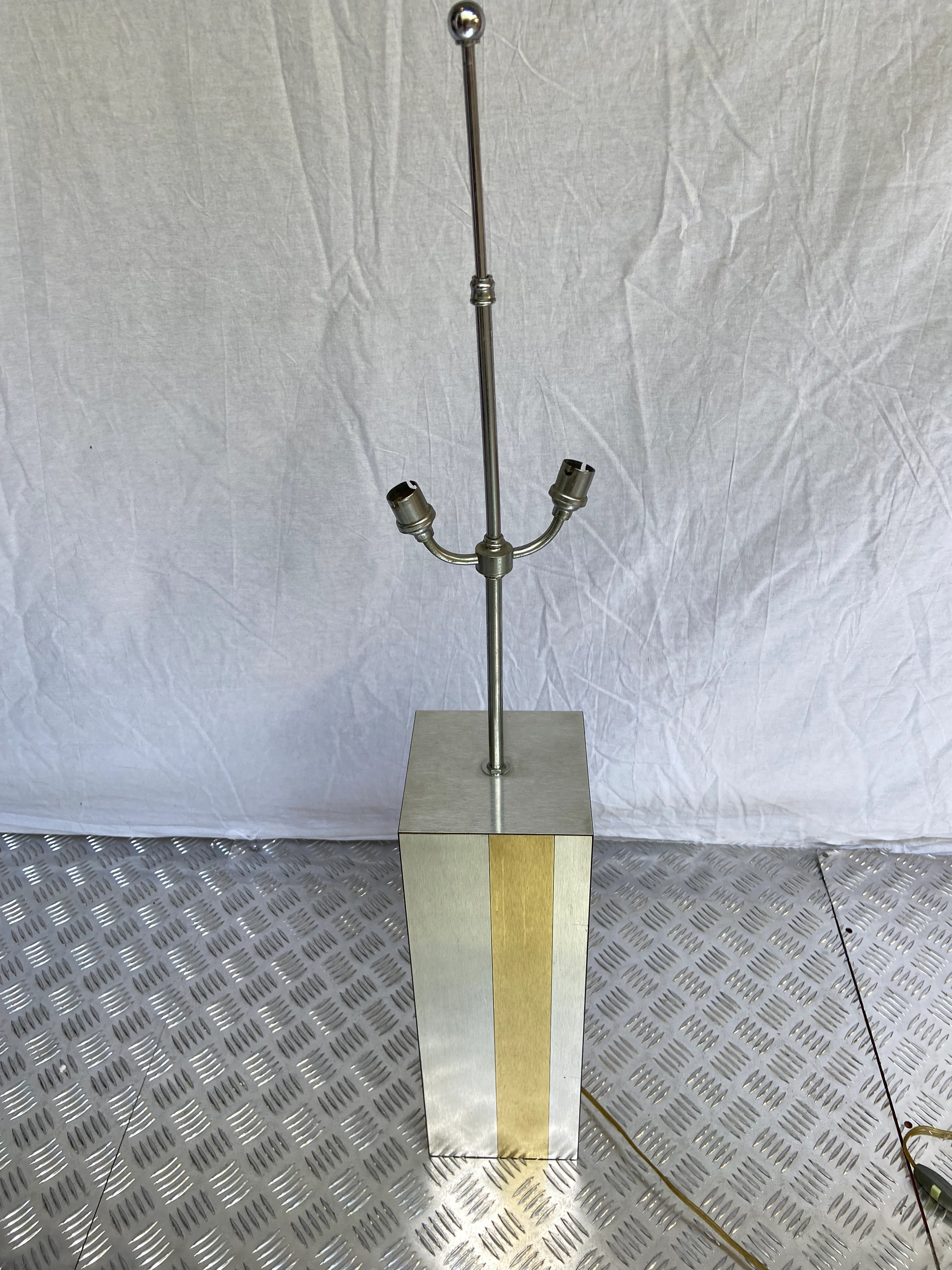 Travail Français - Lampe argentée et dorée, vers 1970
