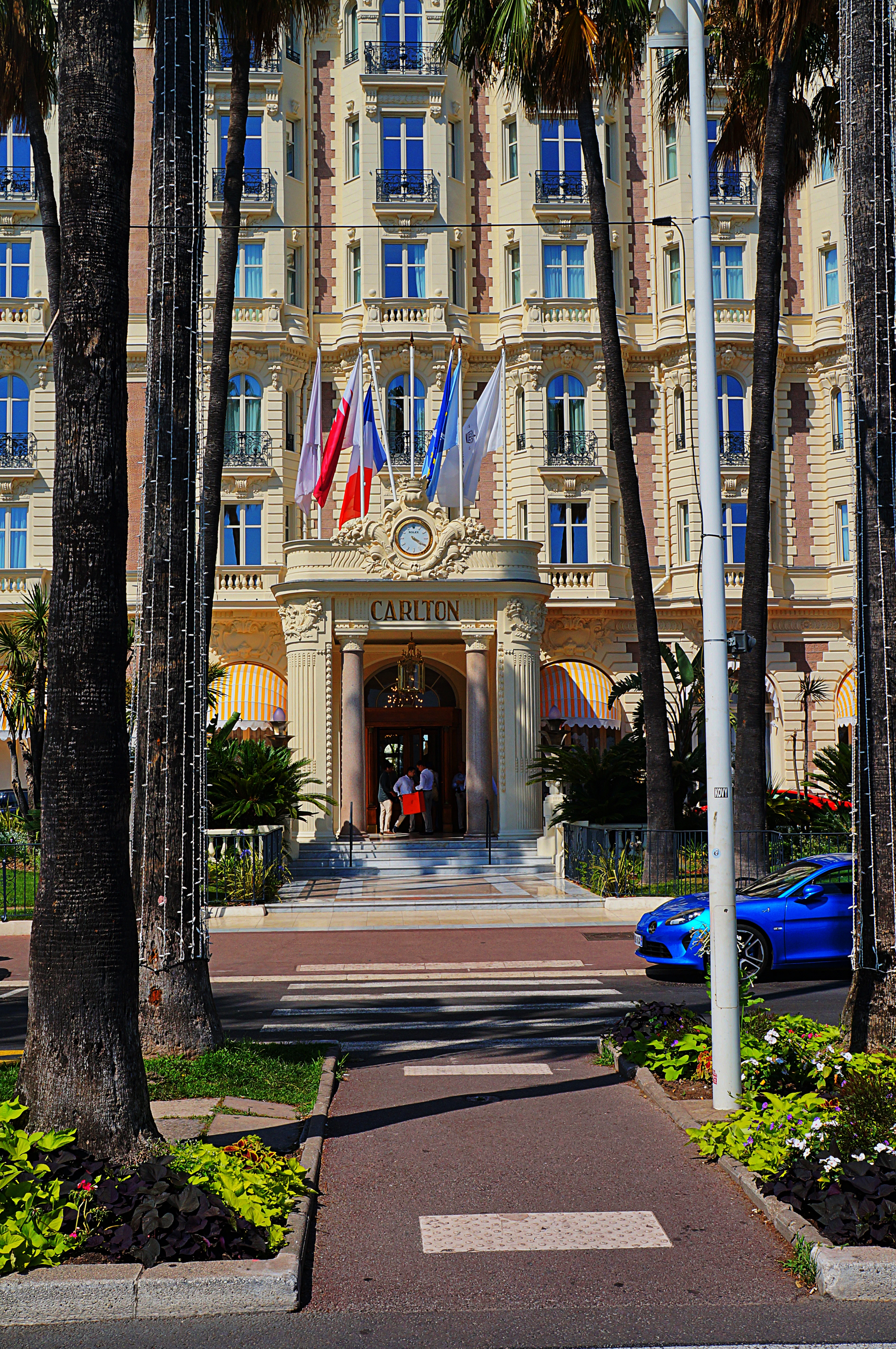 Gaudi .C - Carlton-hôtel-Cannes-street, 2023 - Photographie