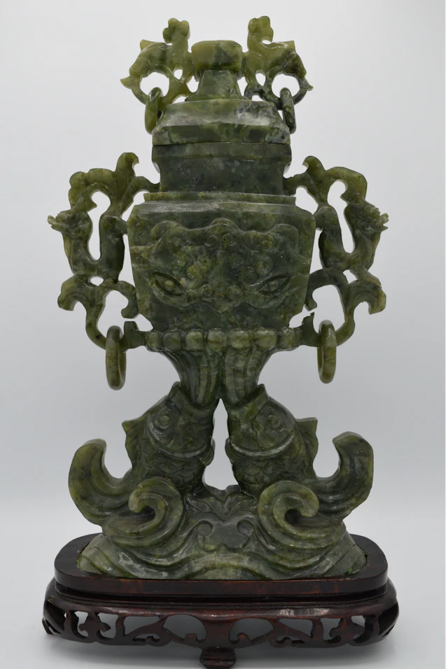 Chine - Grand vase couvert en serpentine verte