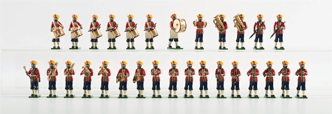 TROPHY MINATURES THE RAJAS INDIAN ARMY MARCHING BAND