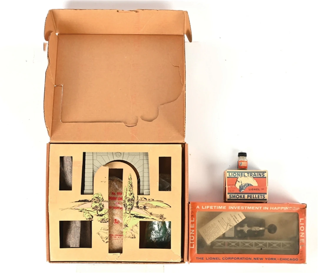 LIONEL NO. 299 CODE TRANSMITTER SET, LIONEL SMOKE PELLETS, AND A NO.