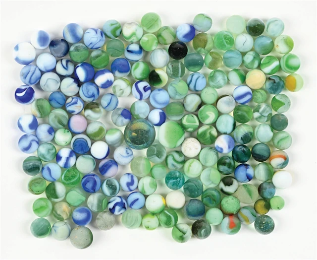 LARGE LOT OF MACHINE-MADE MARBLES